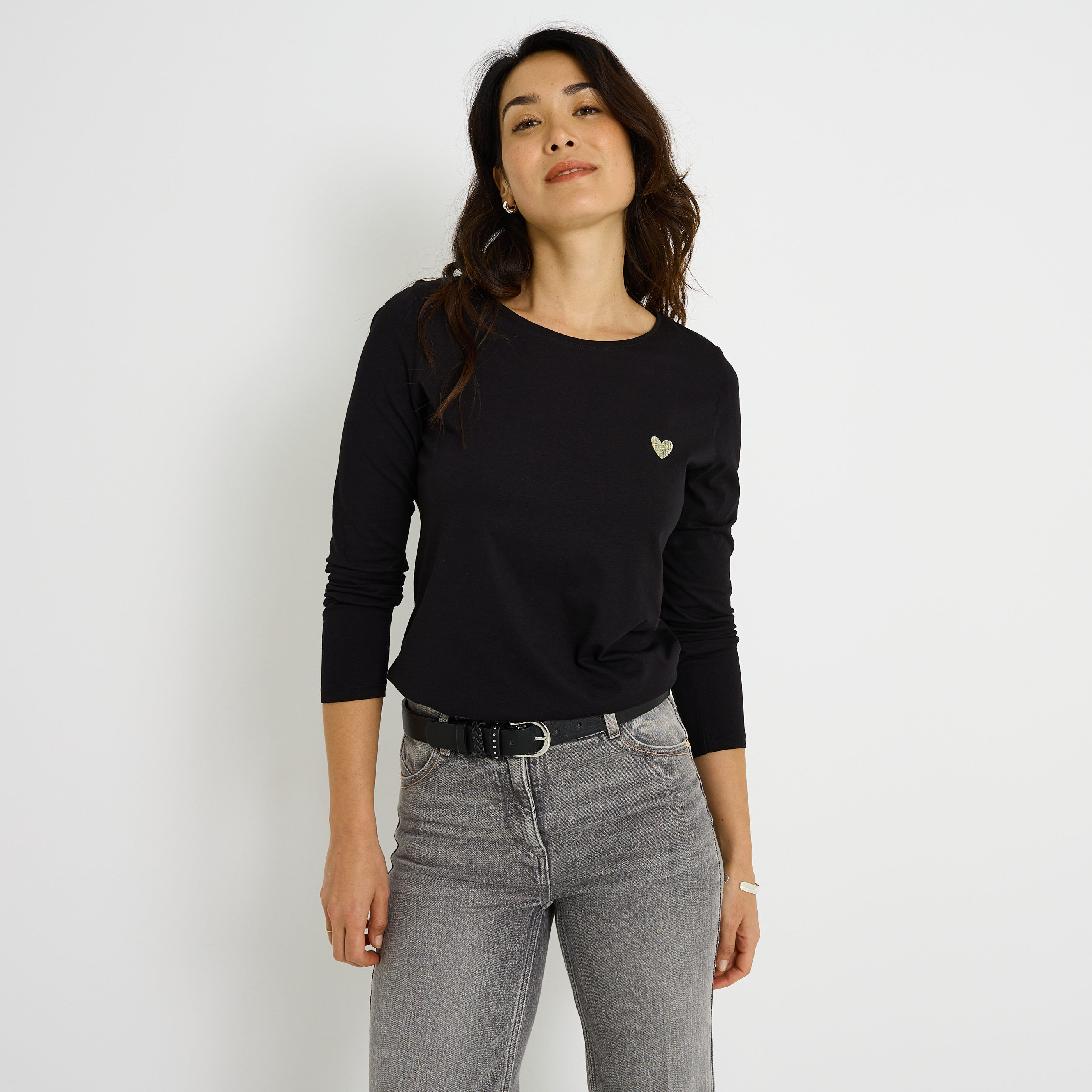 T-shirt uni avec c&oelig;ur brod&eacute; femme