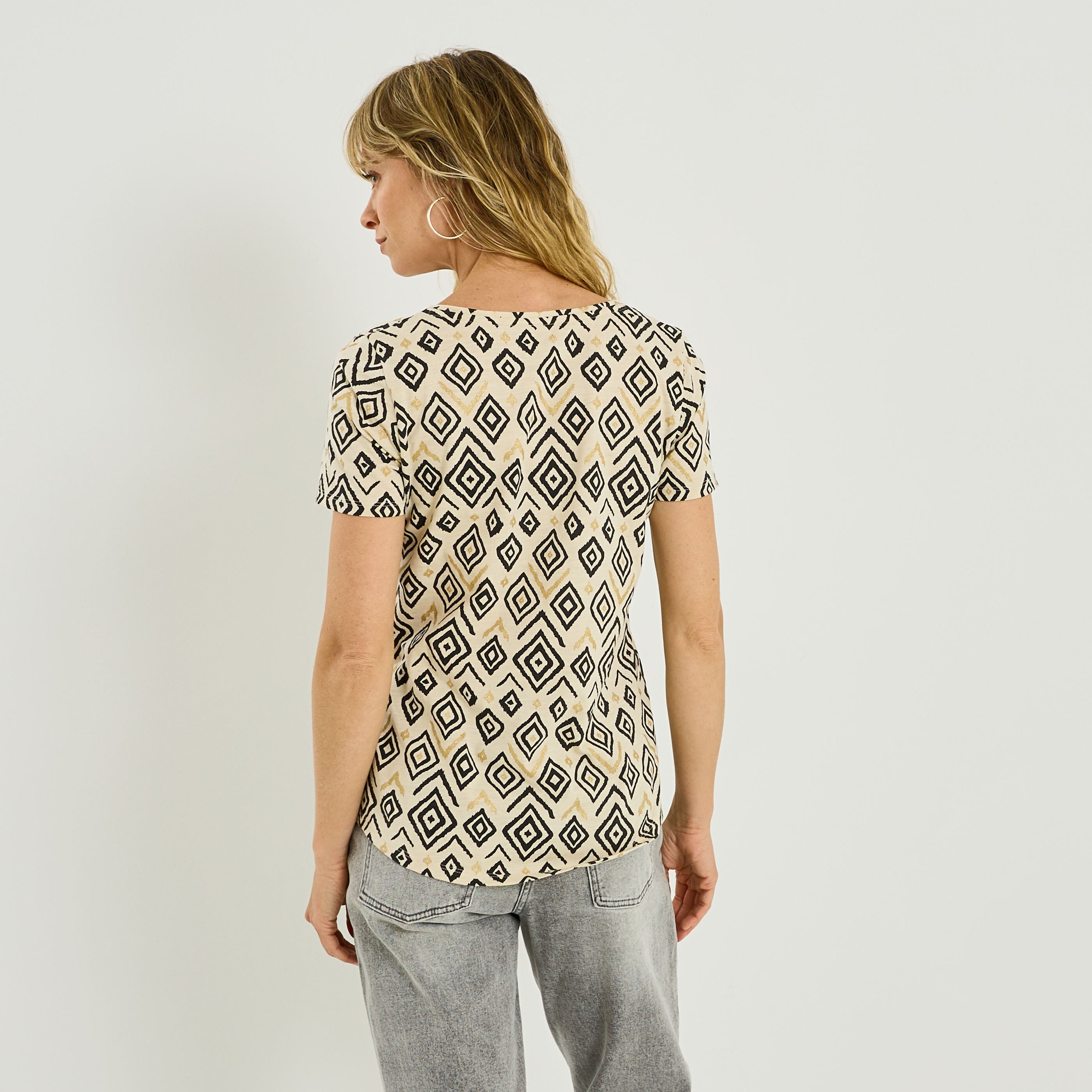 T-shirt col V imprim&eacute; g&eacute;om&eacute;trique femme
