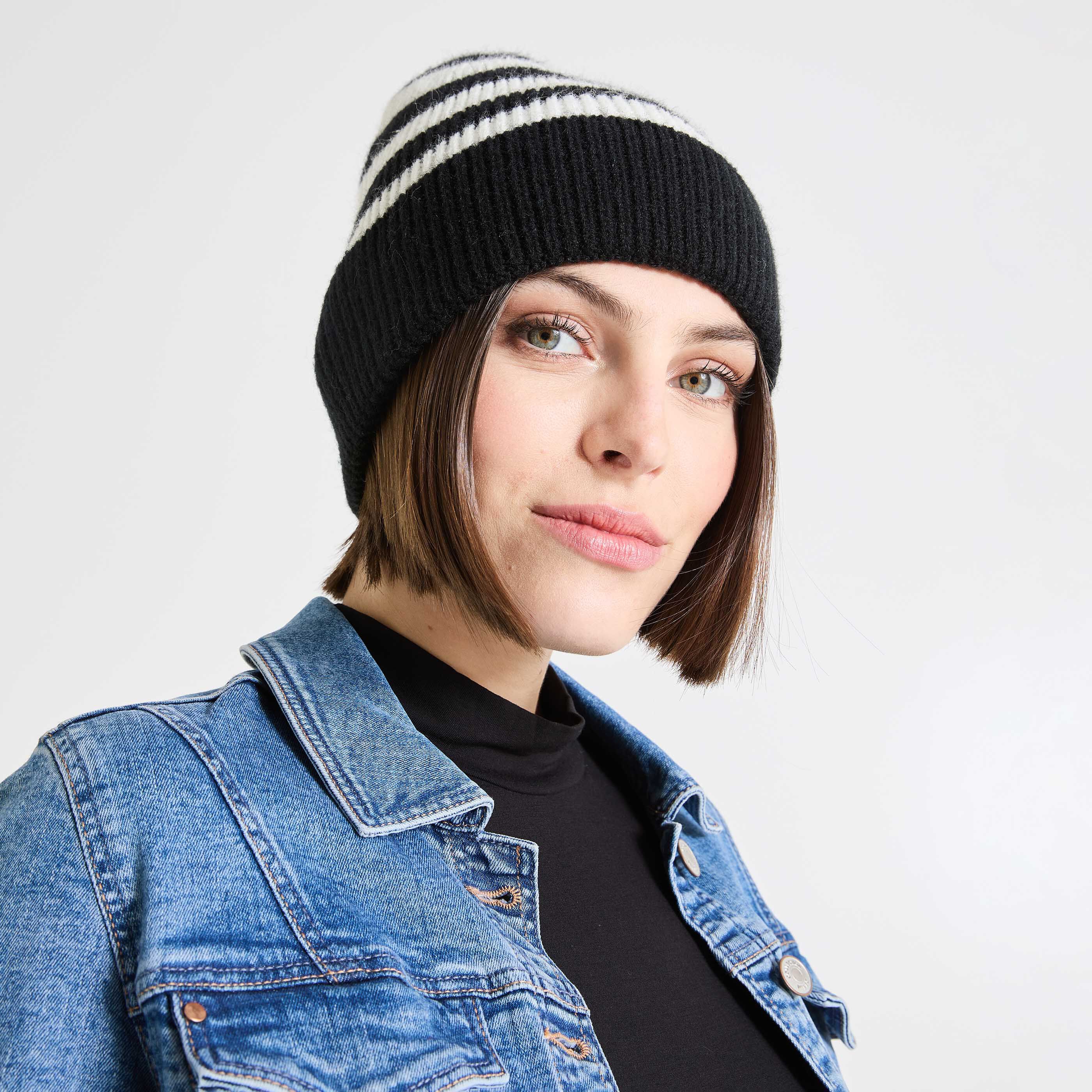 Bonnet ray&eacute; femme