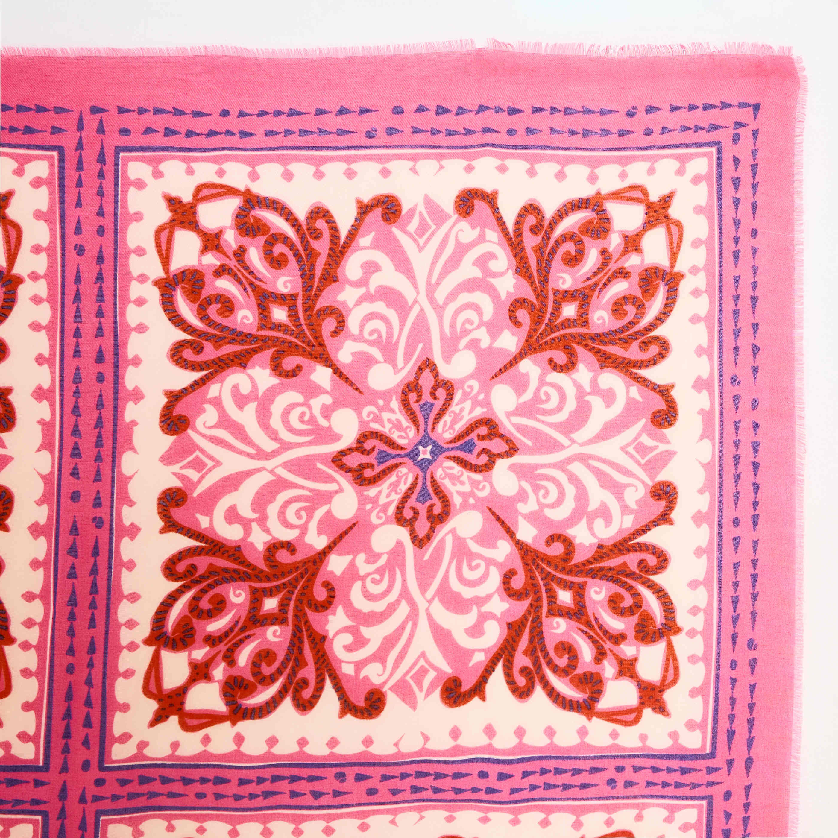 Foulard carr&eacute; imprim&eacute; fleuri femme