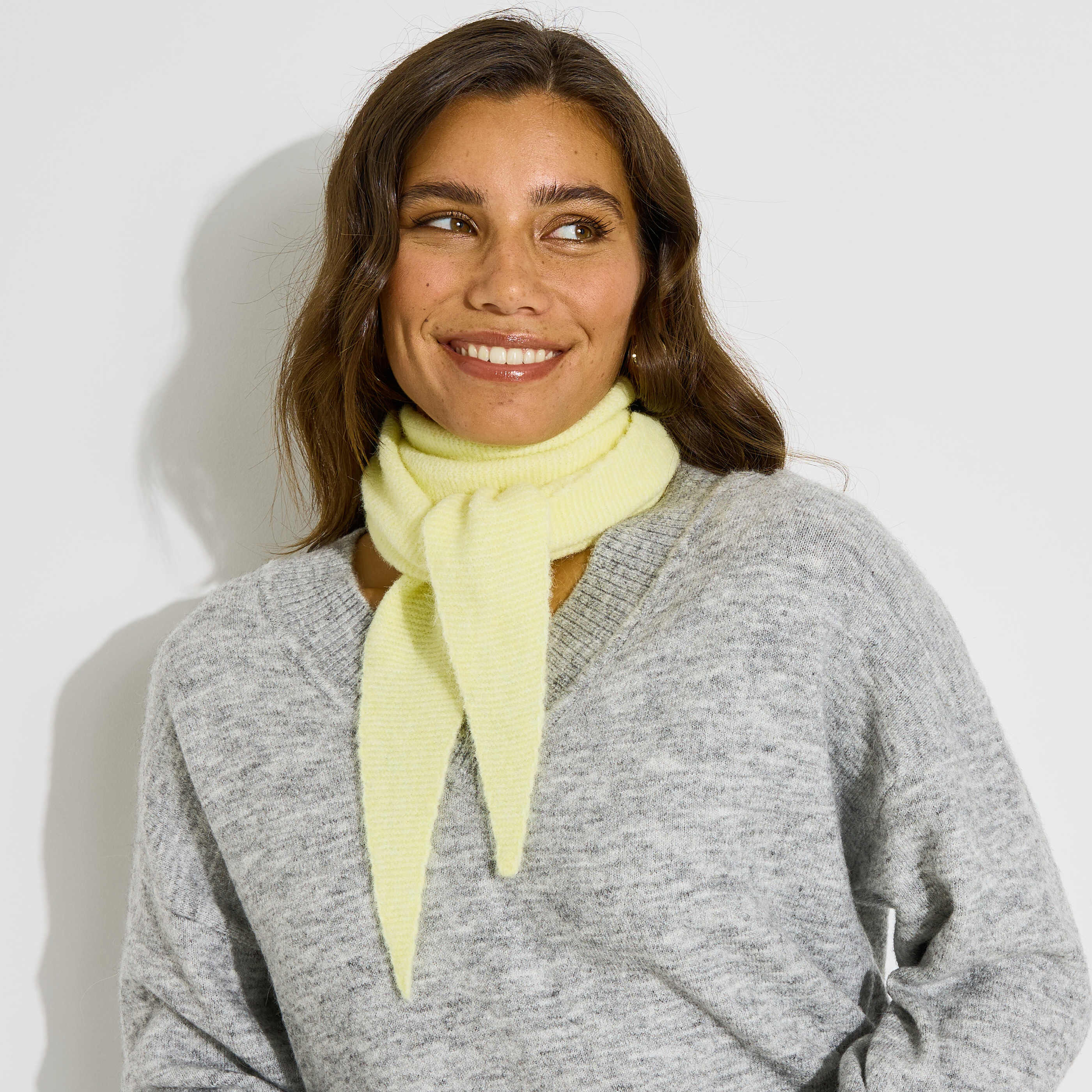Echarpe forme triangle en maille femme