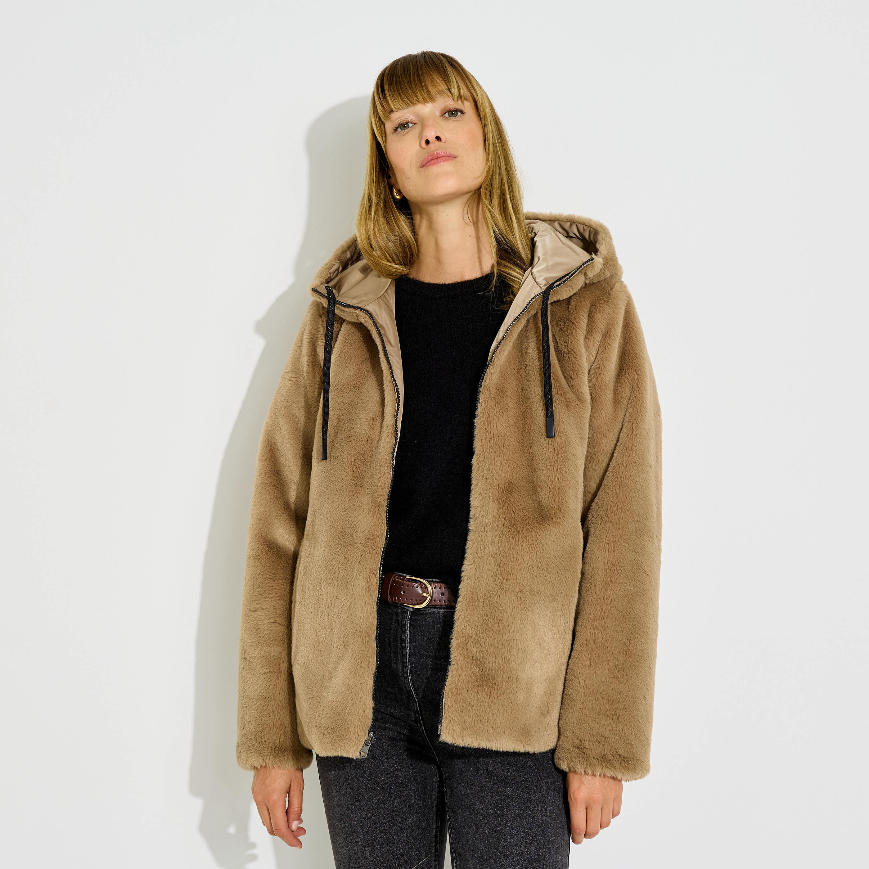 Manteau chaud r&eacute;versible &agrave; capuche femme