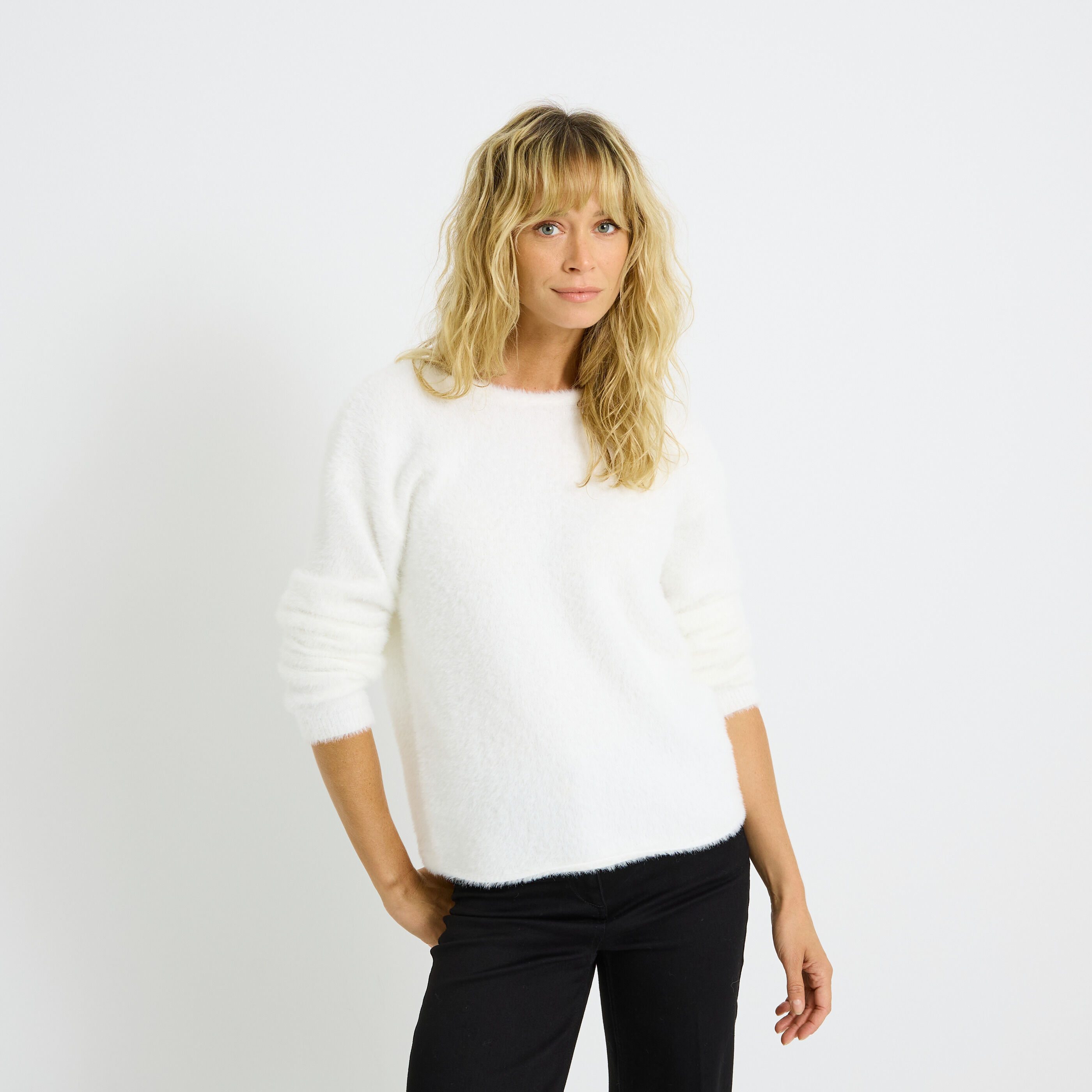 Pull fluffy &agrave; col rond femme