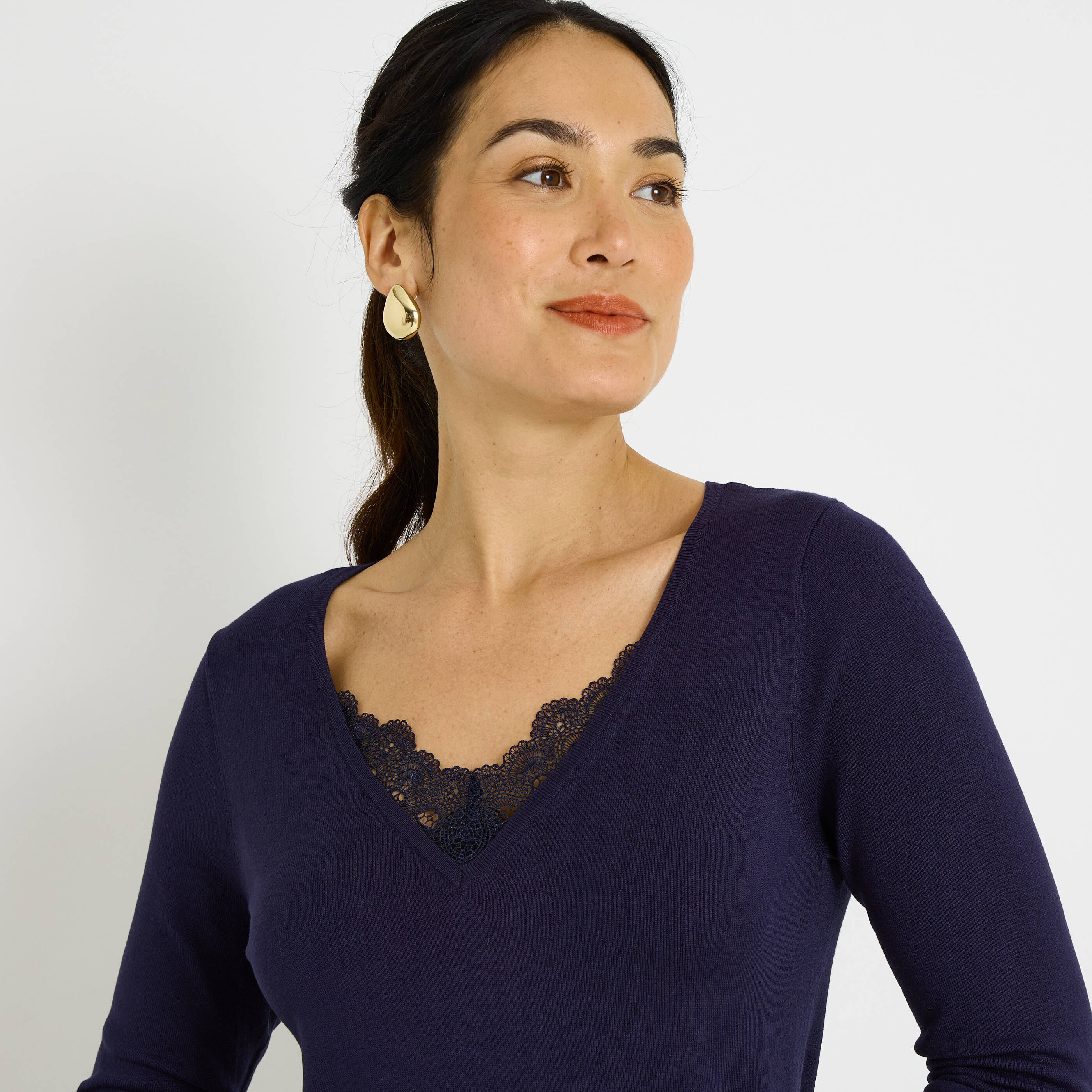 Pull col V ajour&eacute; femme