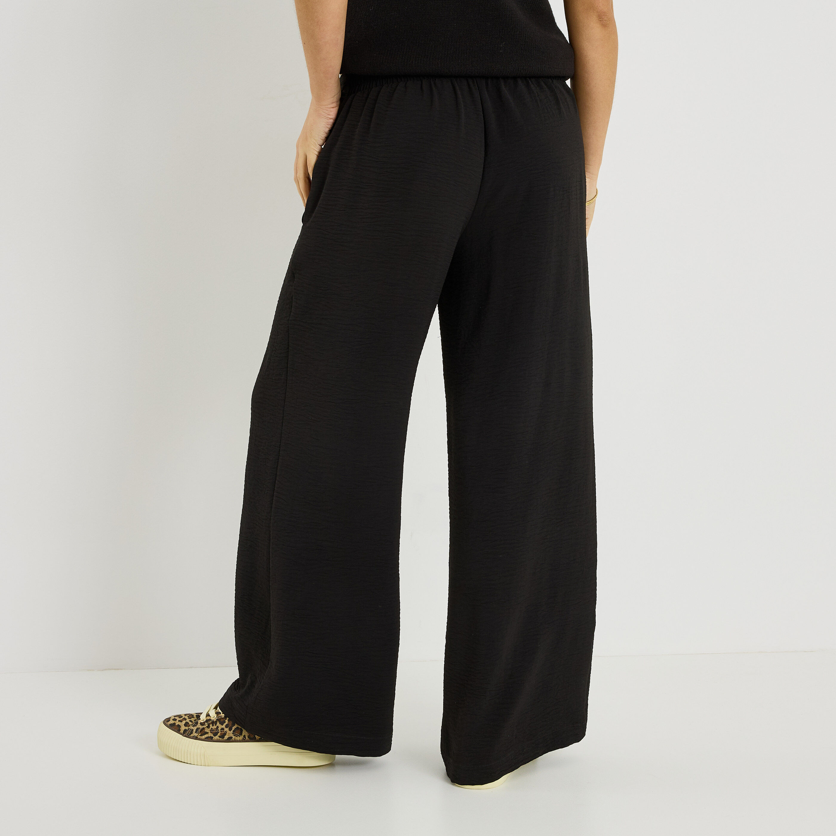 Pantalon fluide d&eacute;tail boucle femme