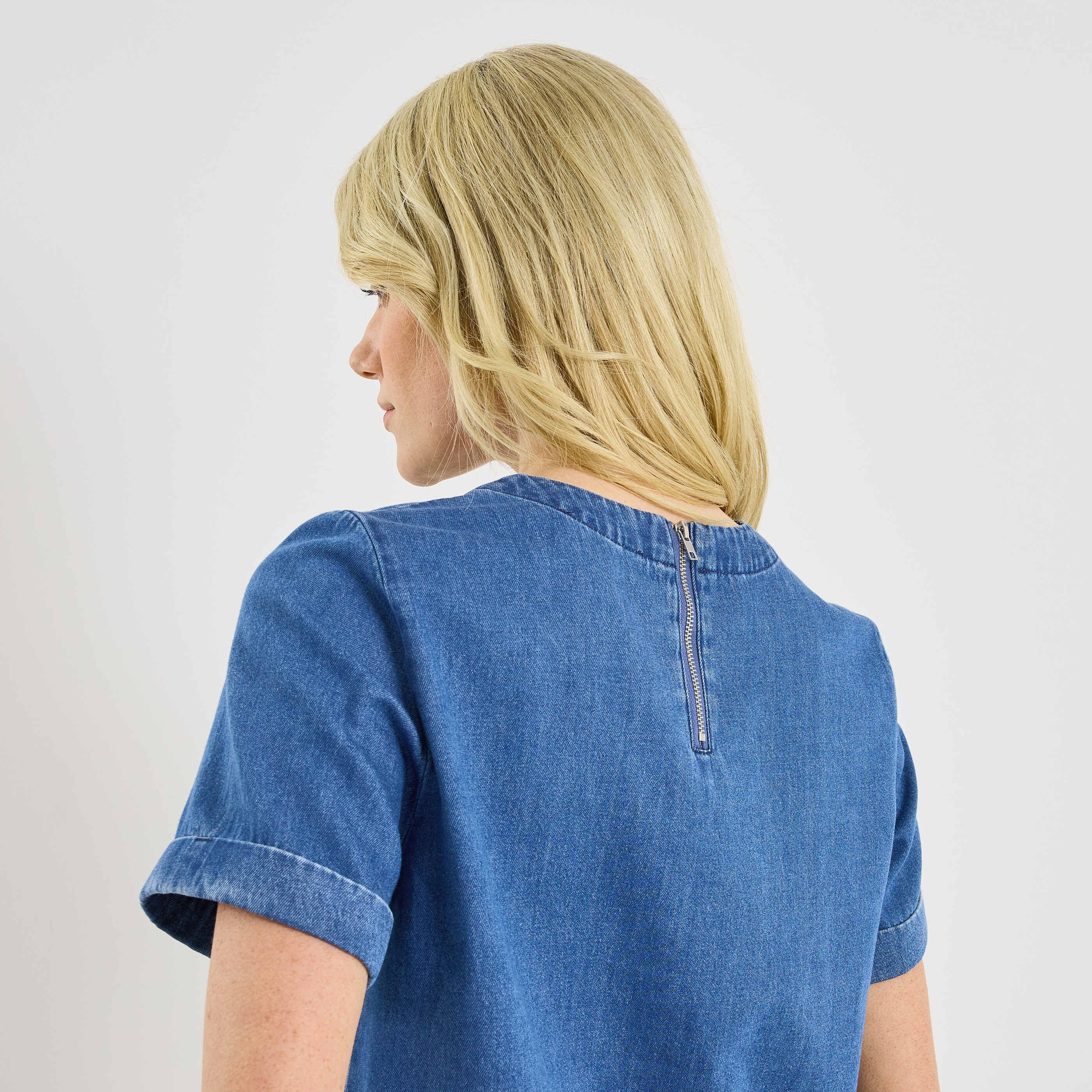 Blouse brod&eacute;e en denim femme
