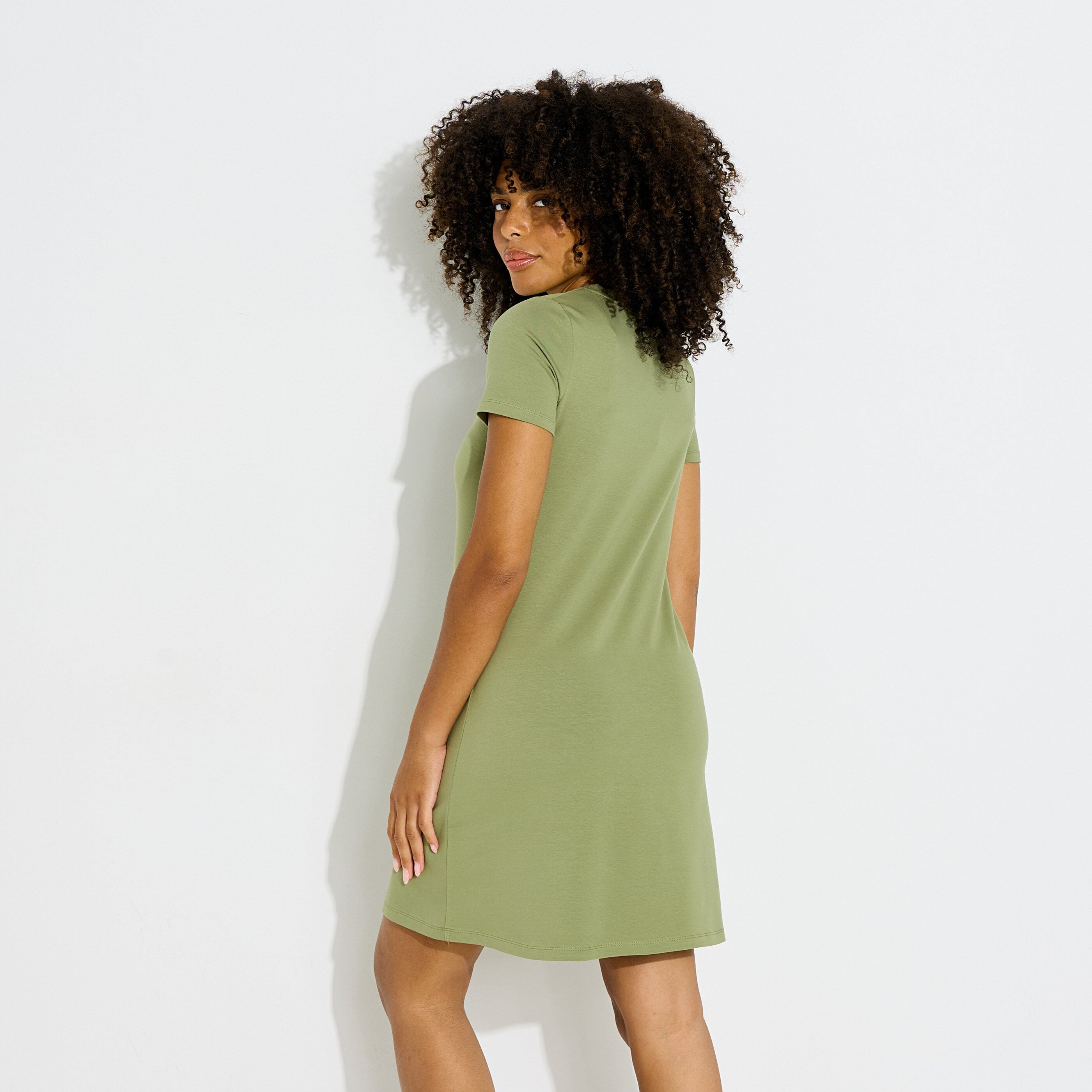 Robe t-shirt courte broderie coquillage