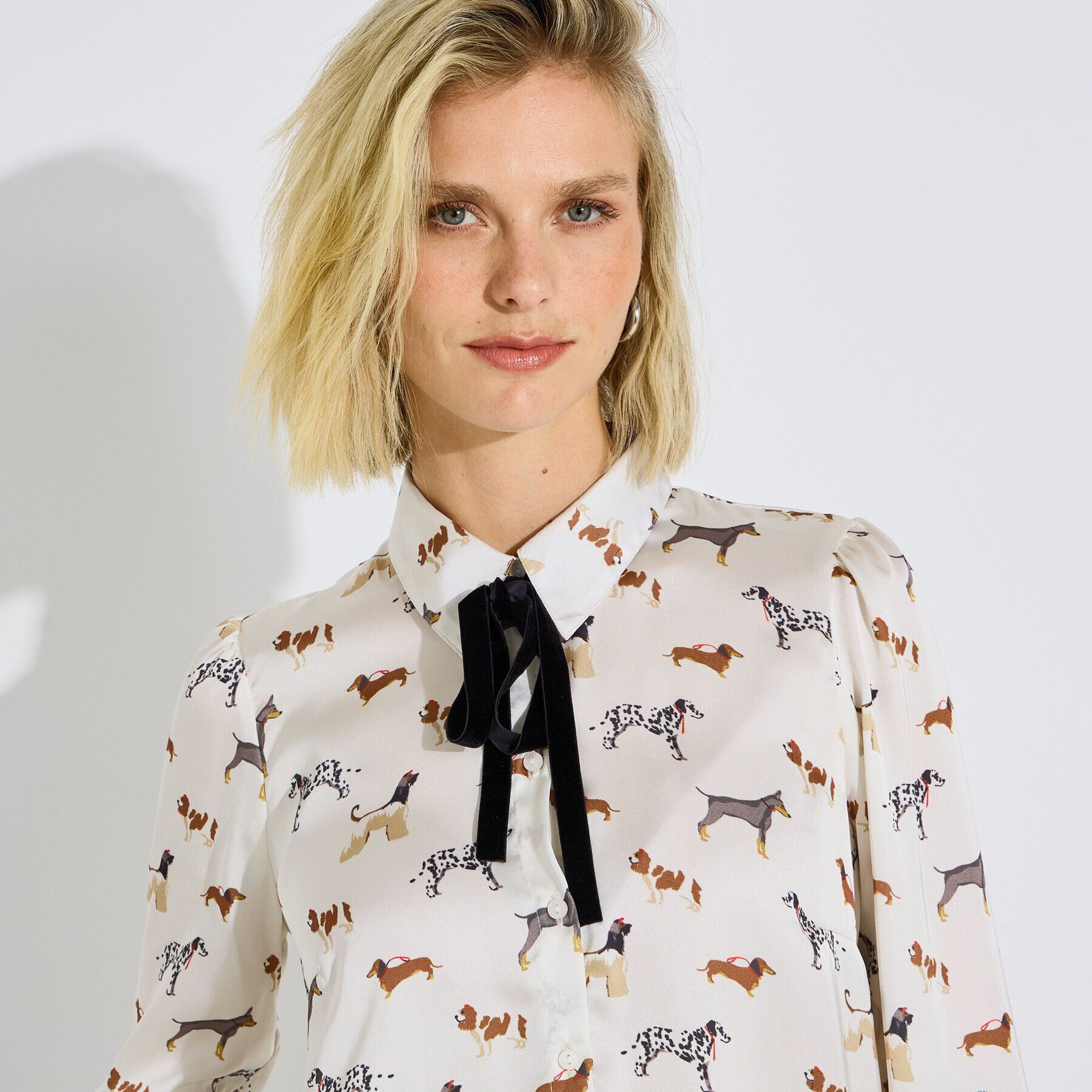 Chemise imprim&eacute;e n&oelig;ud lavalli&egrave;re femme