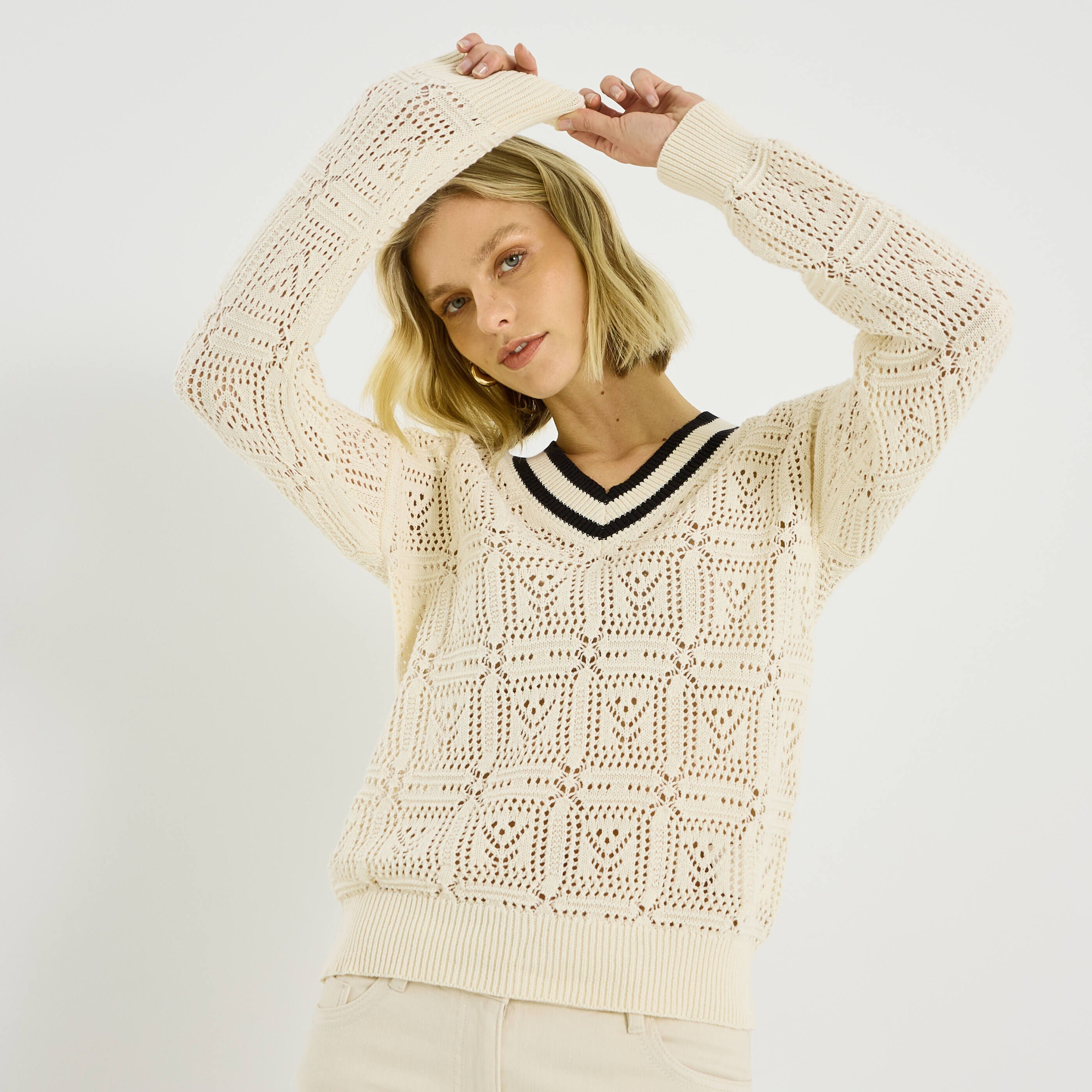 Pull en crochet &agrave; col V femme
