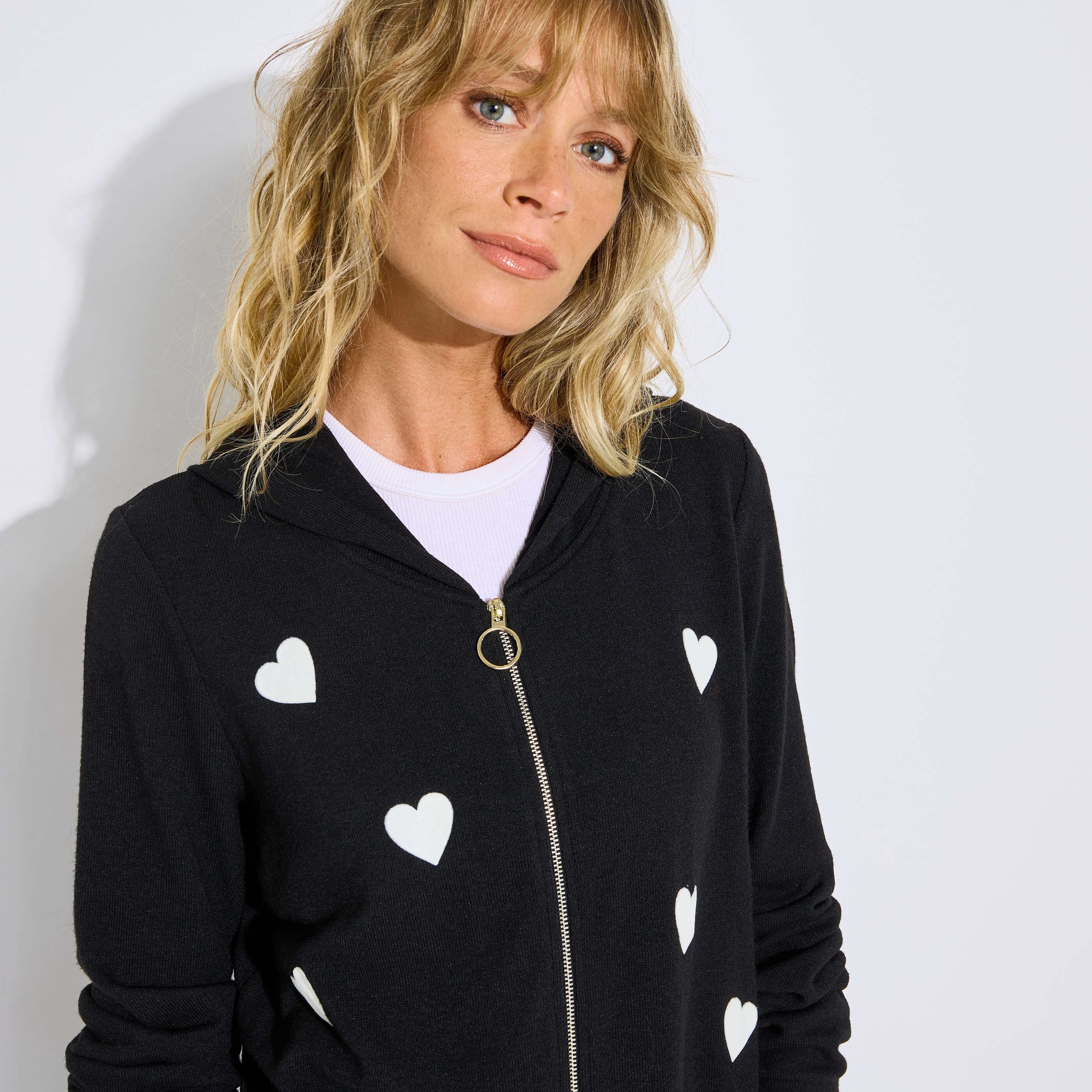 Sweat zipp&eacute; &agrave; capuche motif c&oelig;urs femme