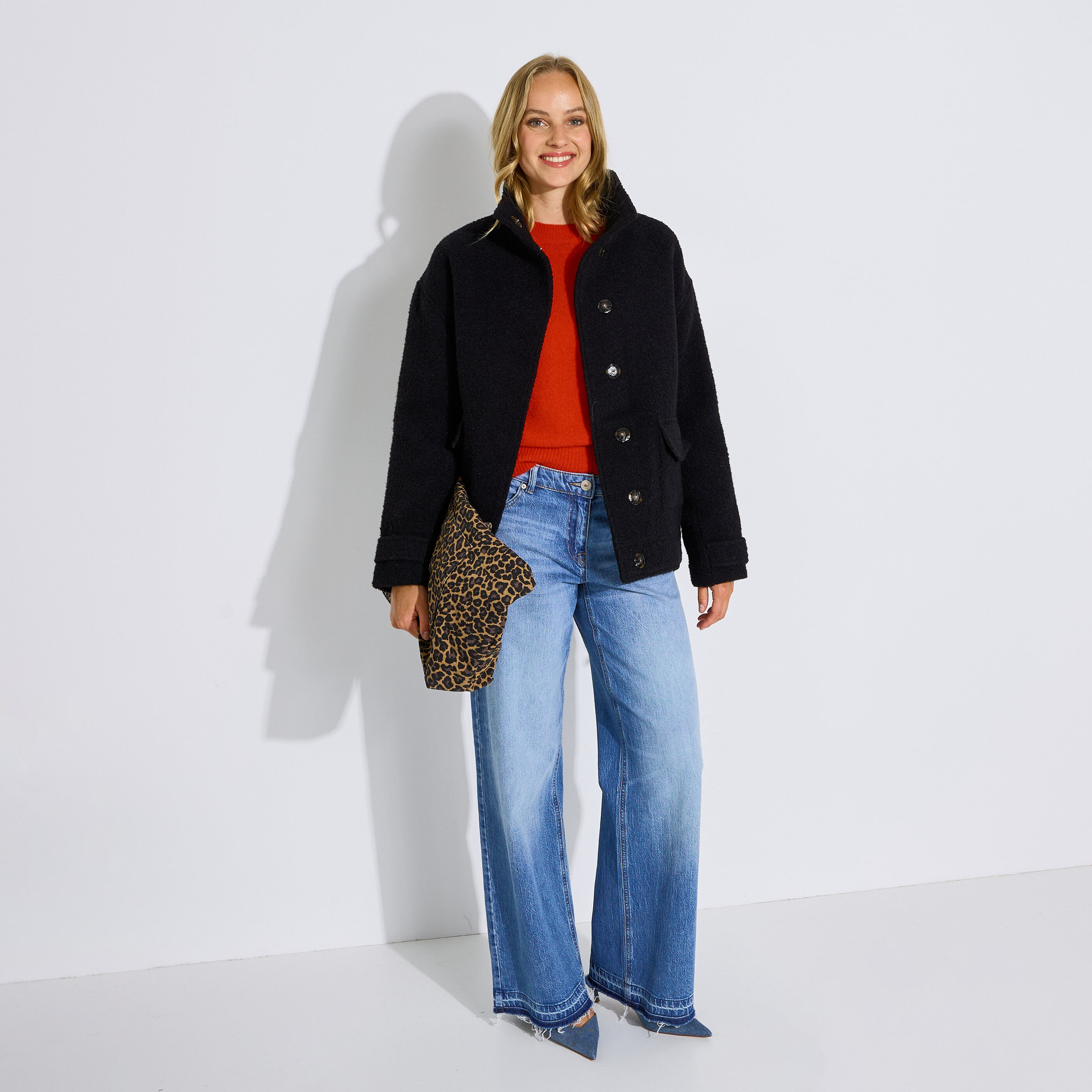 Manteau court en maille boucl&eacute;e femme