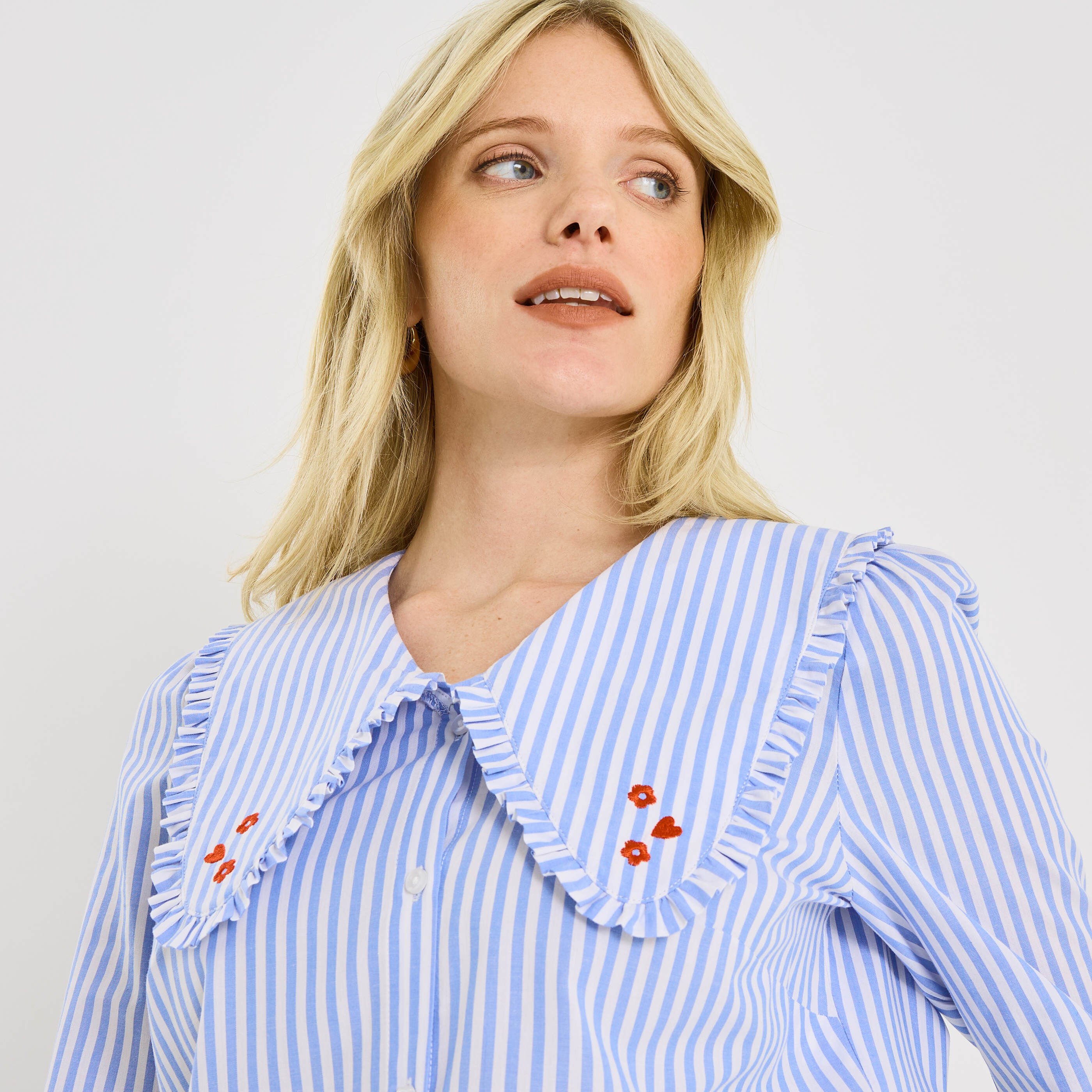 Chemise ray&eacute;e broderies cerises femme