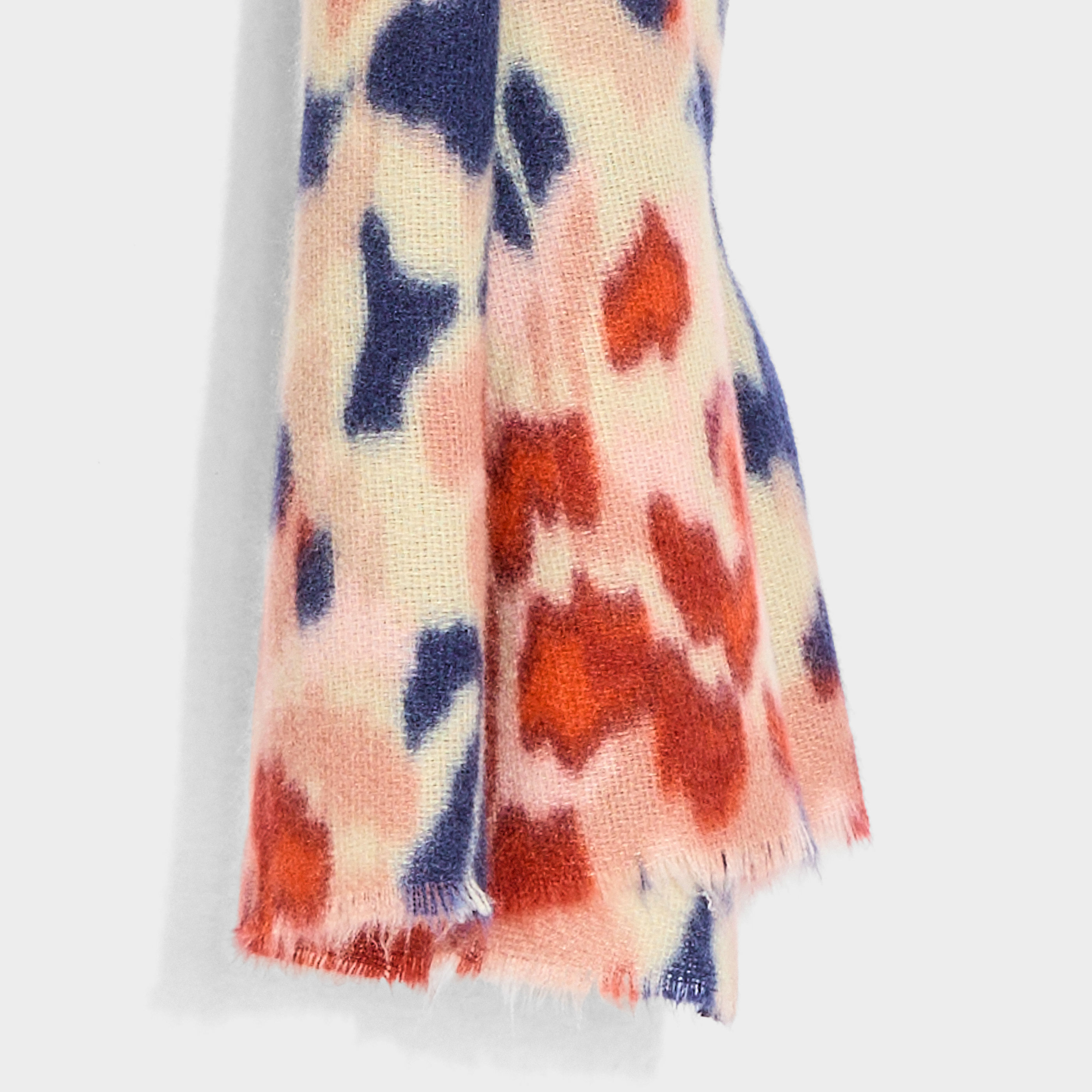&Eacute;charpe douce motif fleurs femme