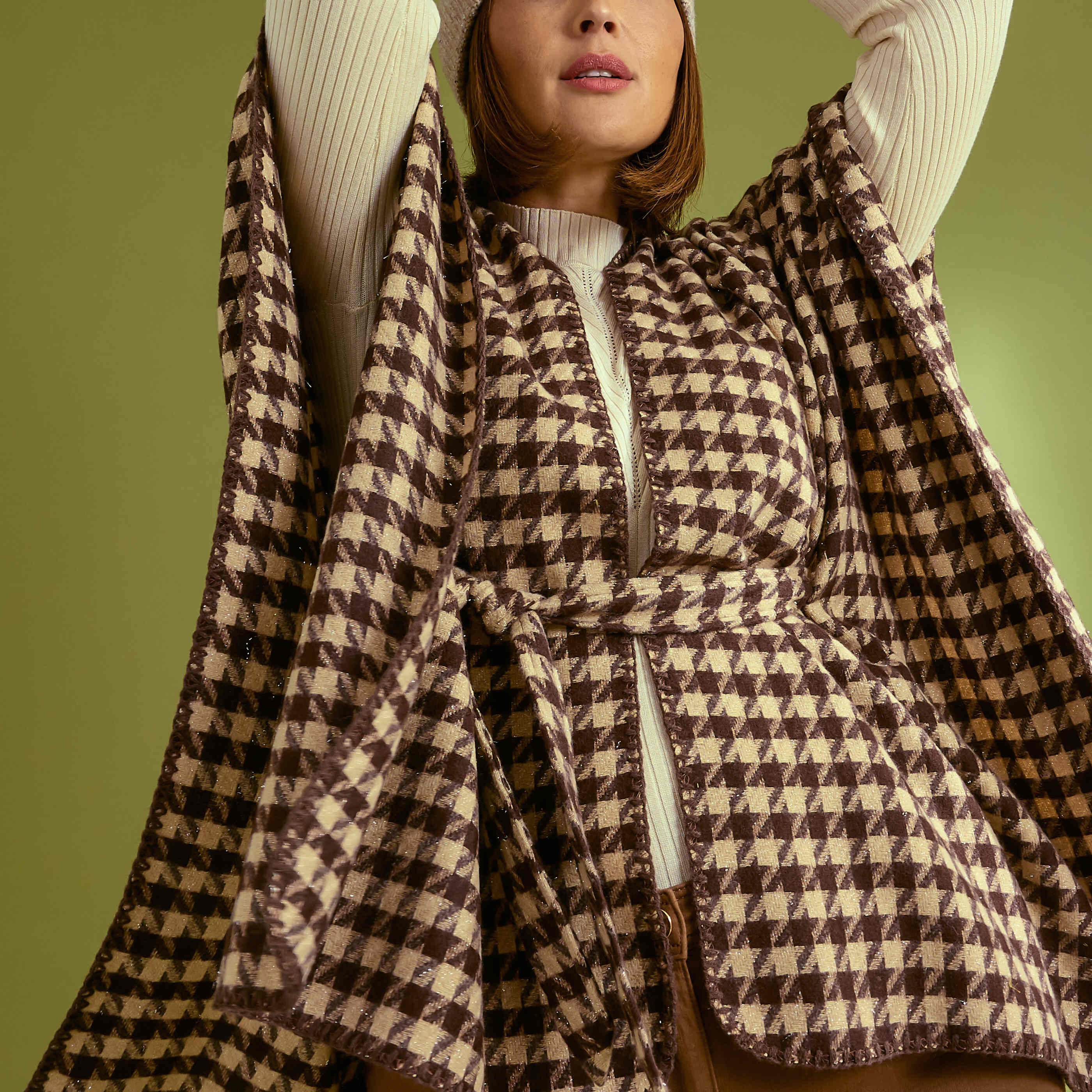 Poncho ceintur&eacute; ouvert &agrave; l'avant femme