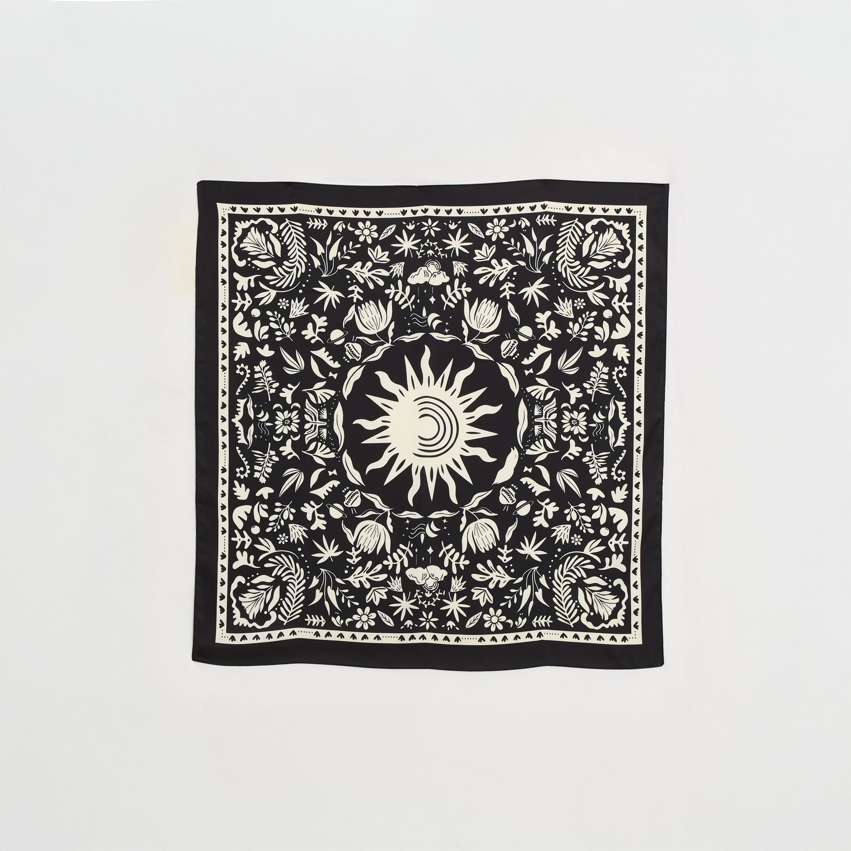 Foulard carr&eacute; satin&eacute; femme