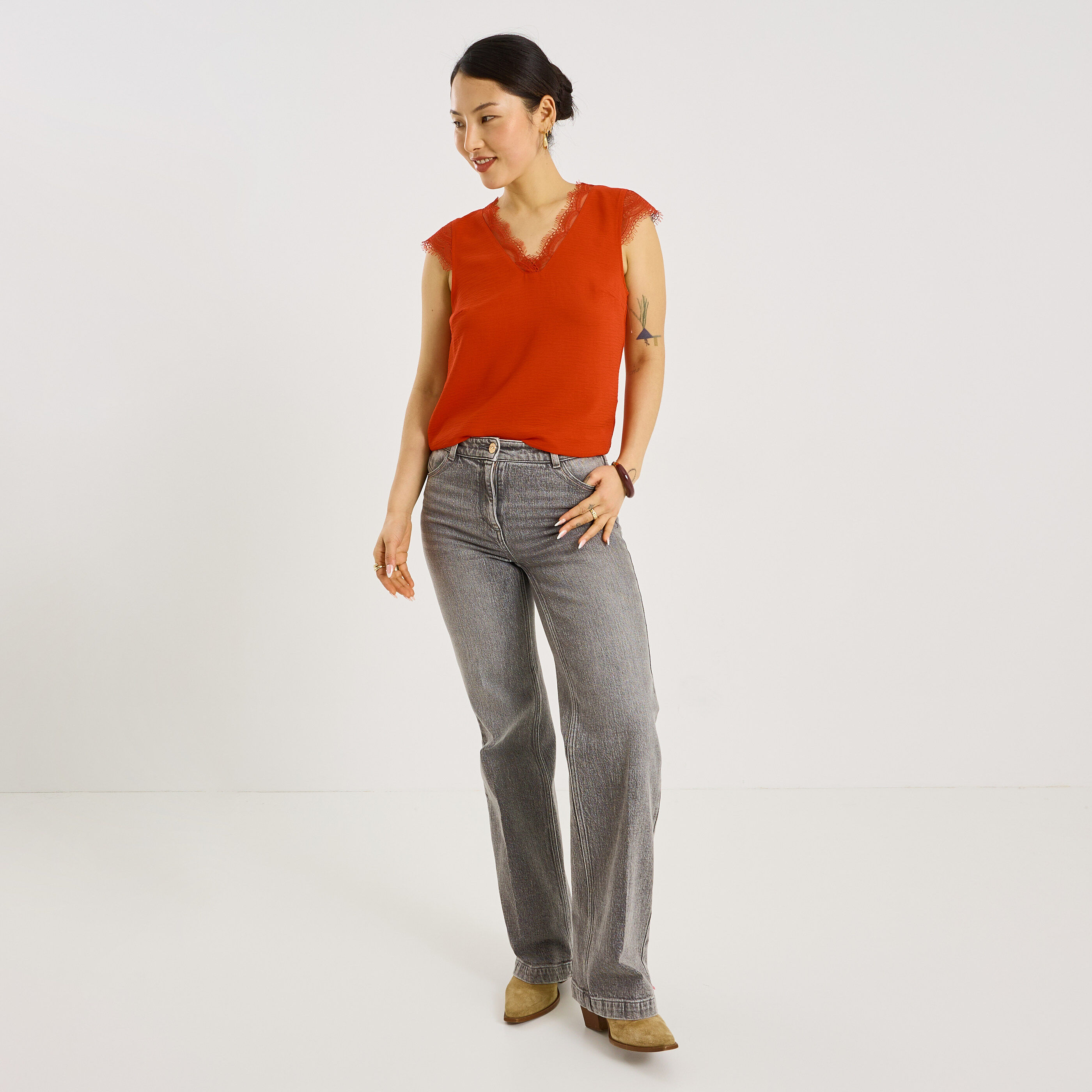 Blouse sans manches col V femme