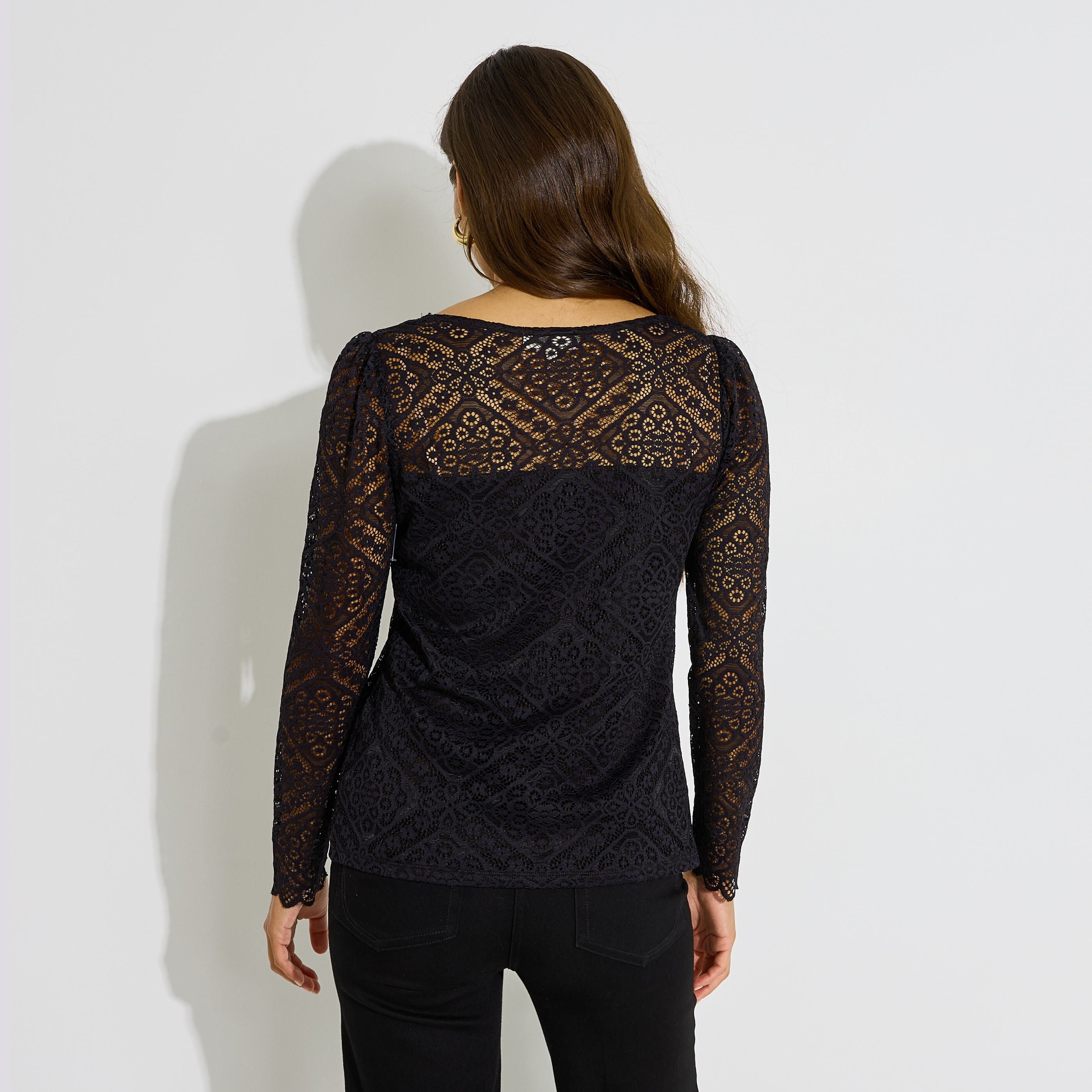 T-shirt col V ajour&eacute; femme