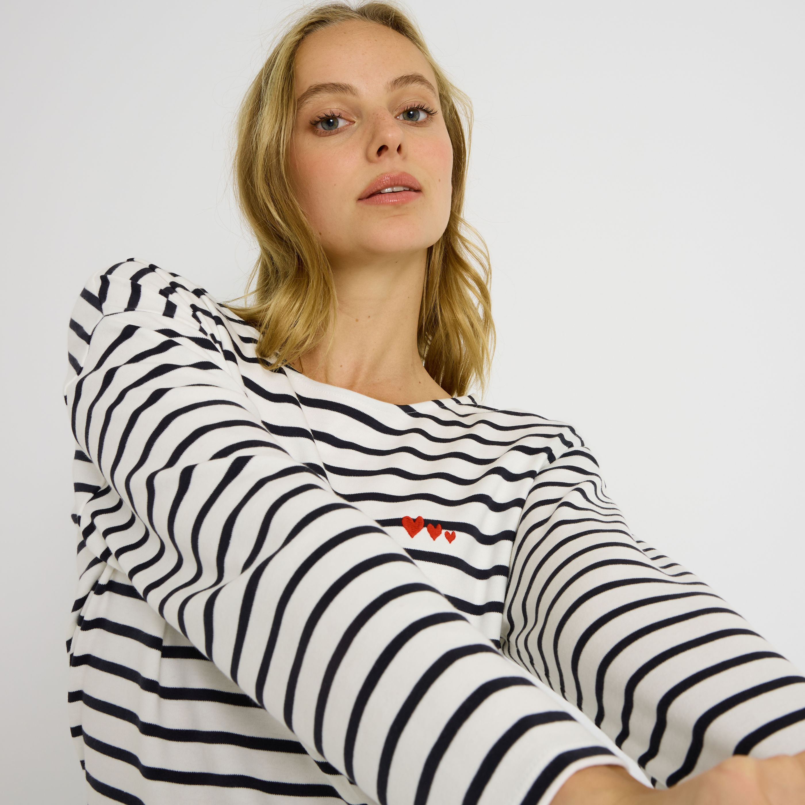 T-shirt ray&eacute; col bateau femme