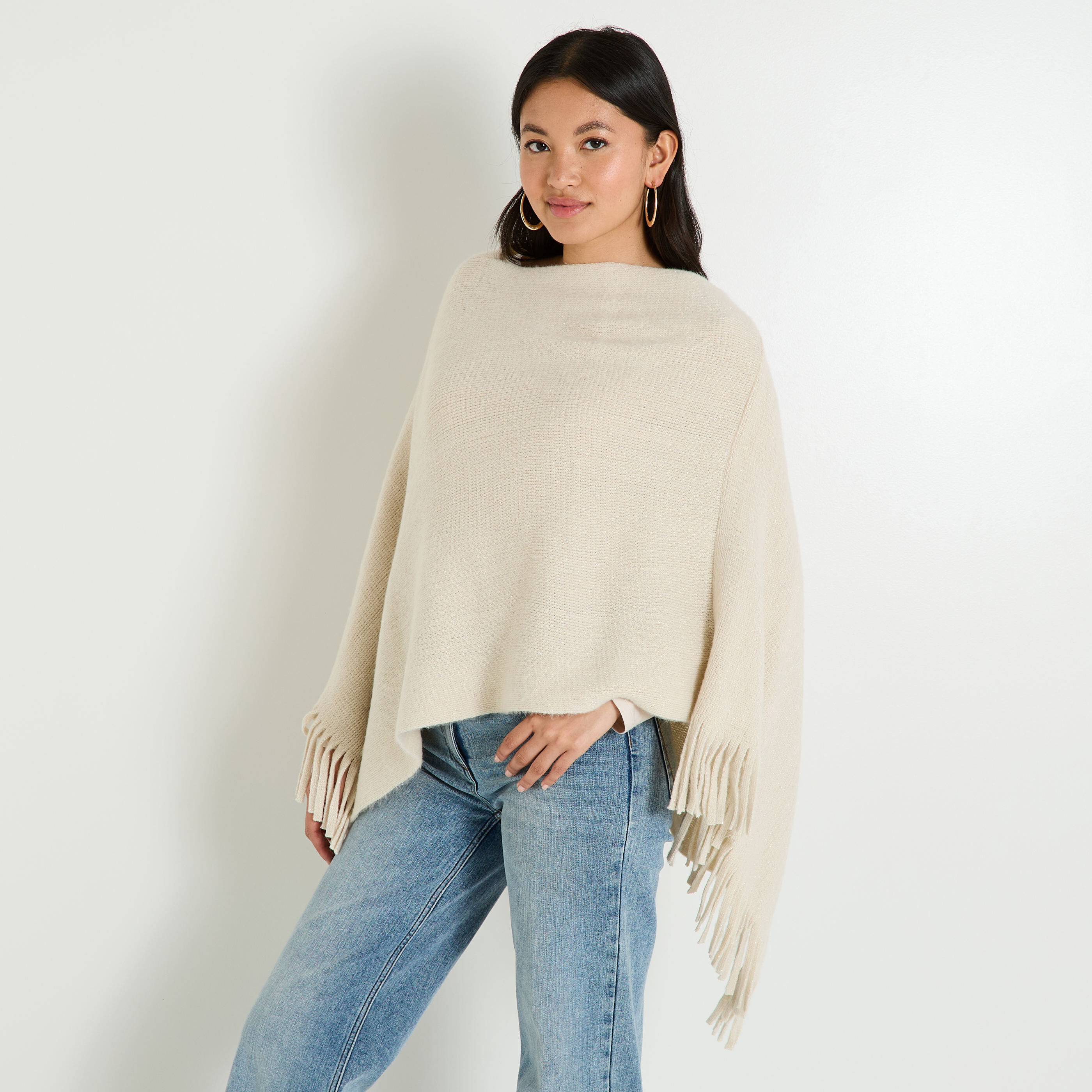 Poncho ferm&eacute; uni femme