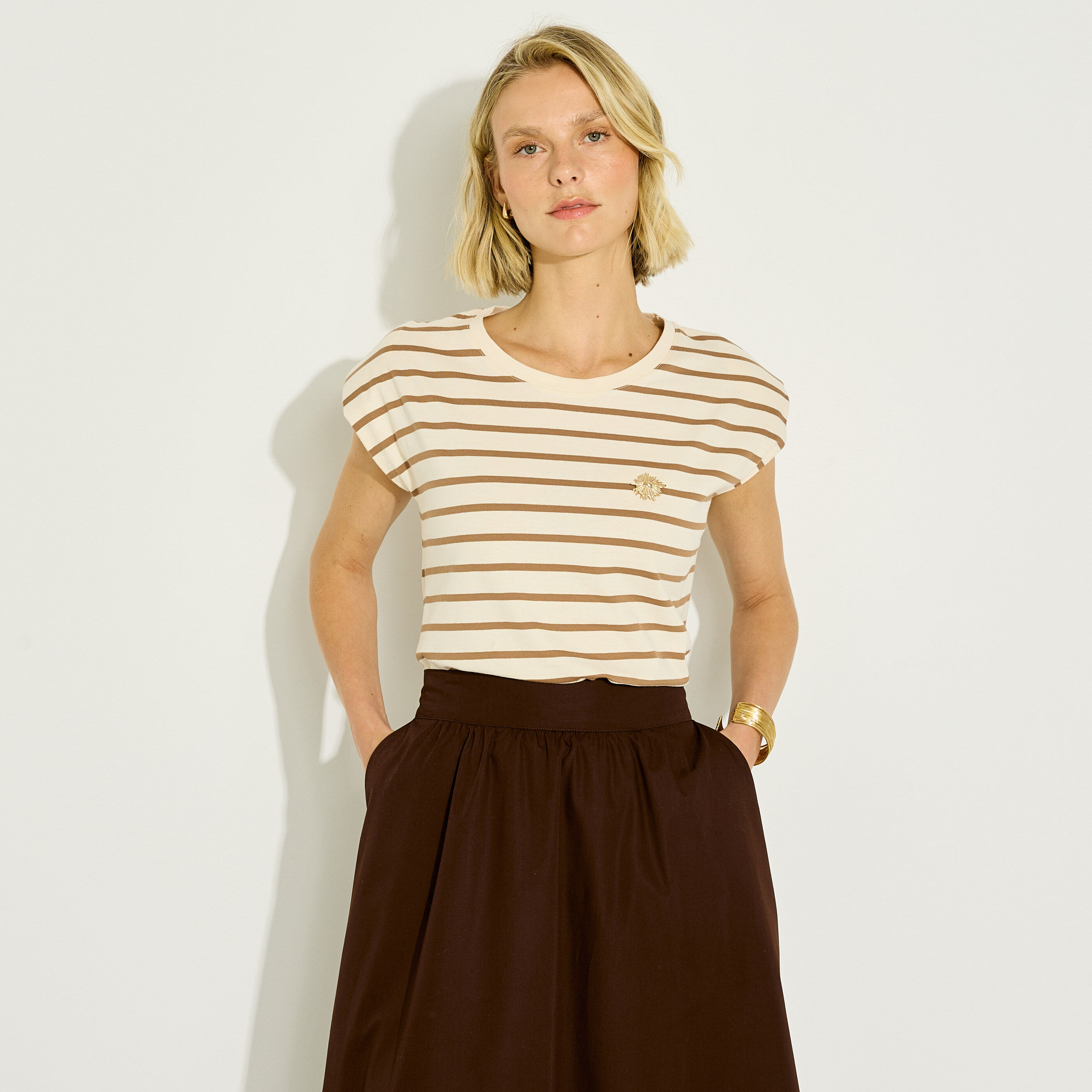 T-shirt ray&eacute; d&eacute;tail bijou femme