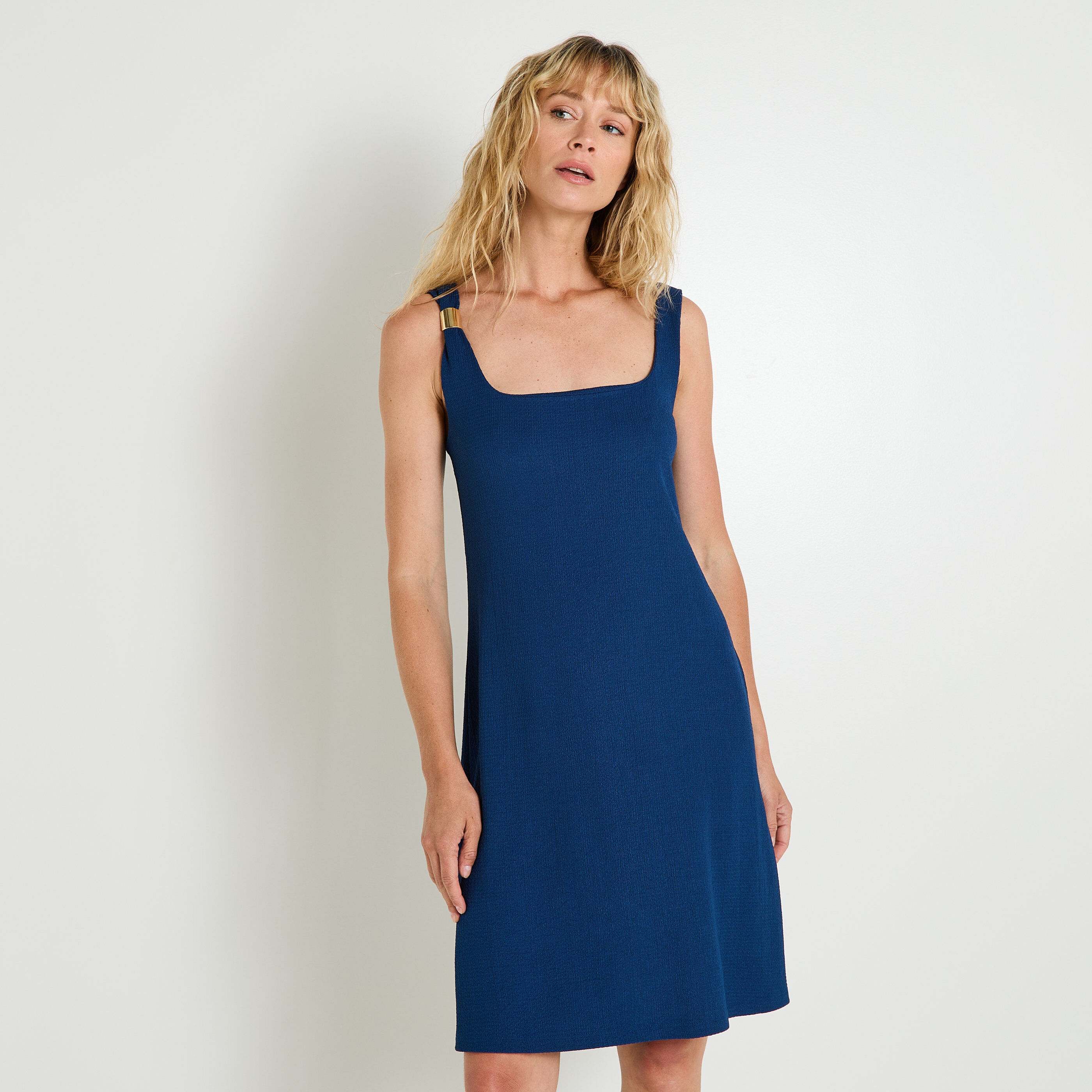 Robe en maille unie &agrave; col carr&eacute;