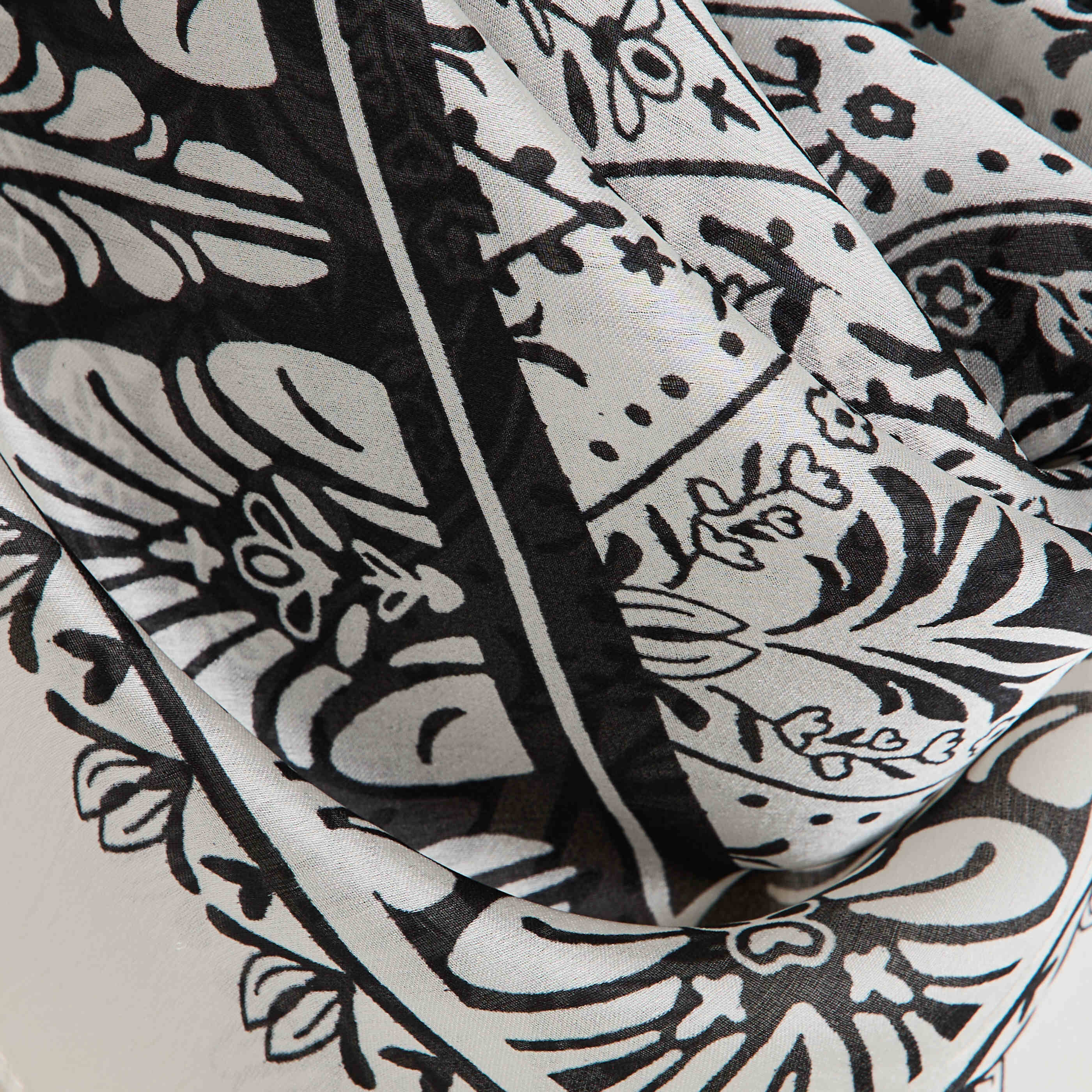 Foulard carr&eacute; imprim&eacute; femme