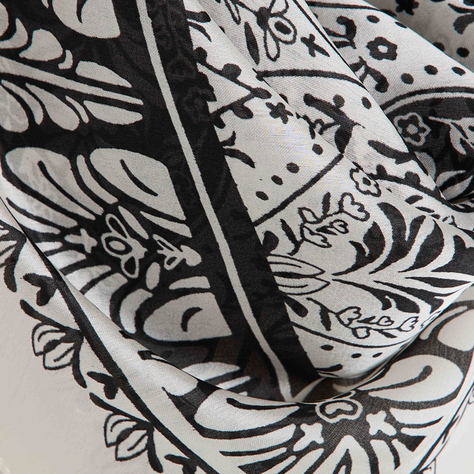 Foulard carré imprimé femme