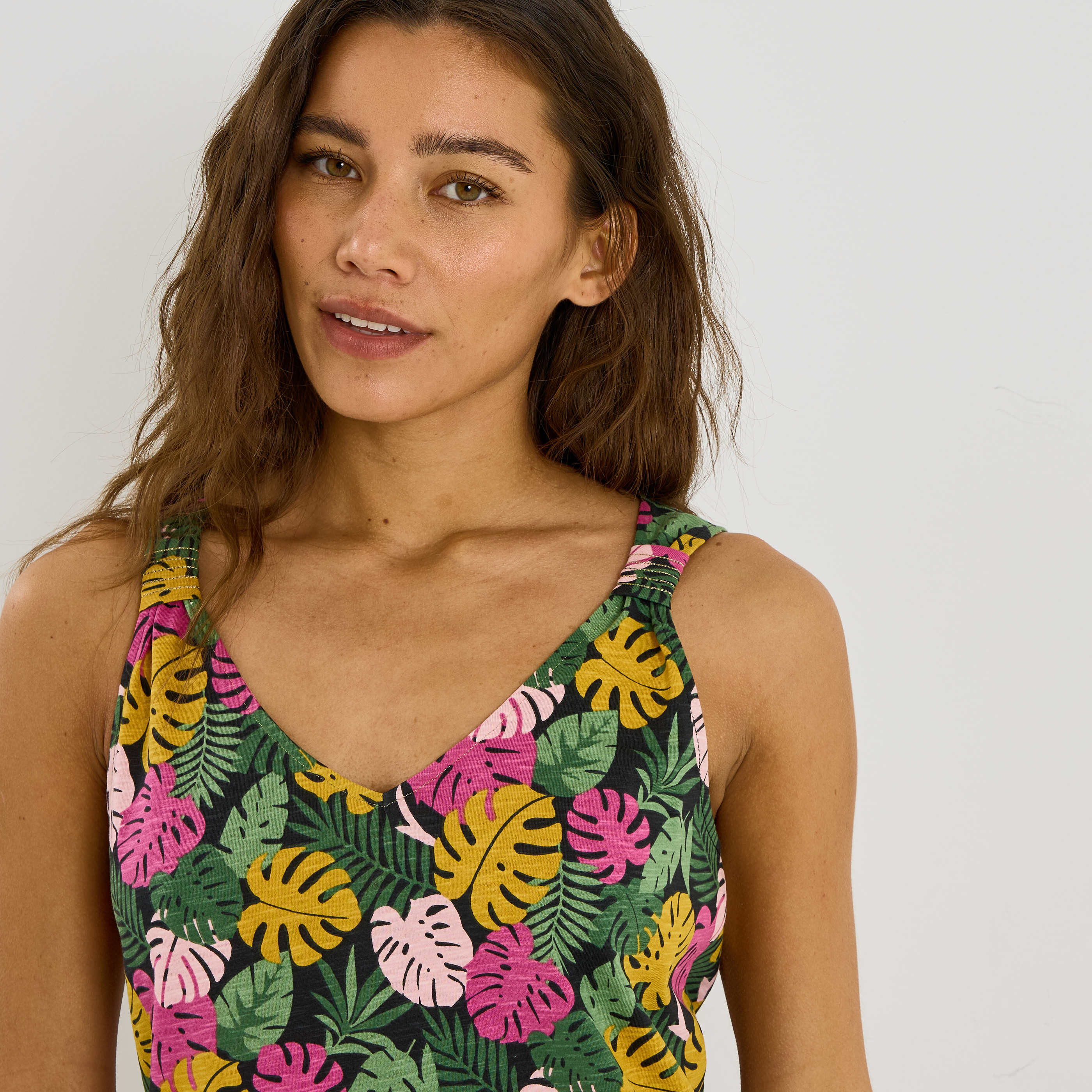 D&eacute;bardeur col V imprim&eacute; tropical femme