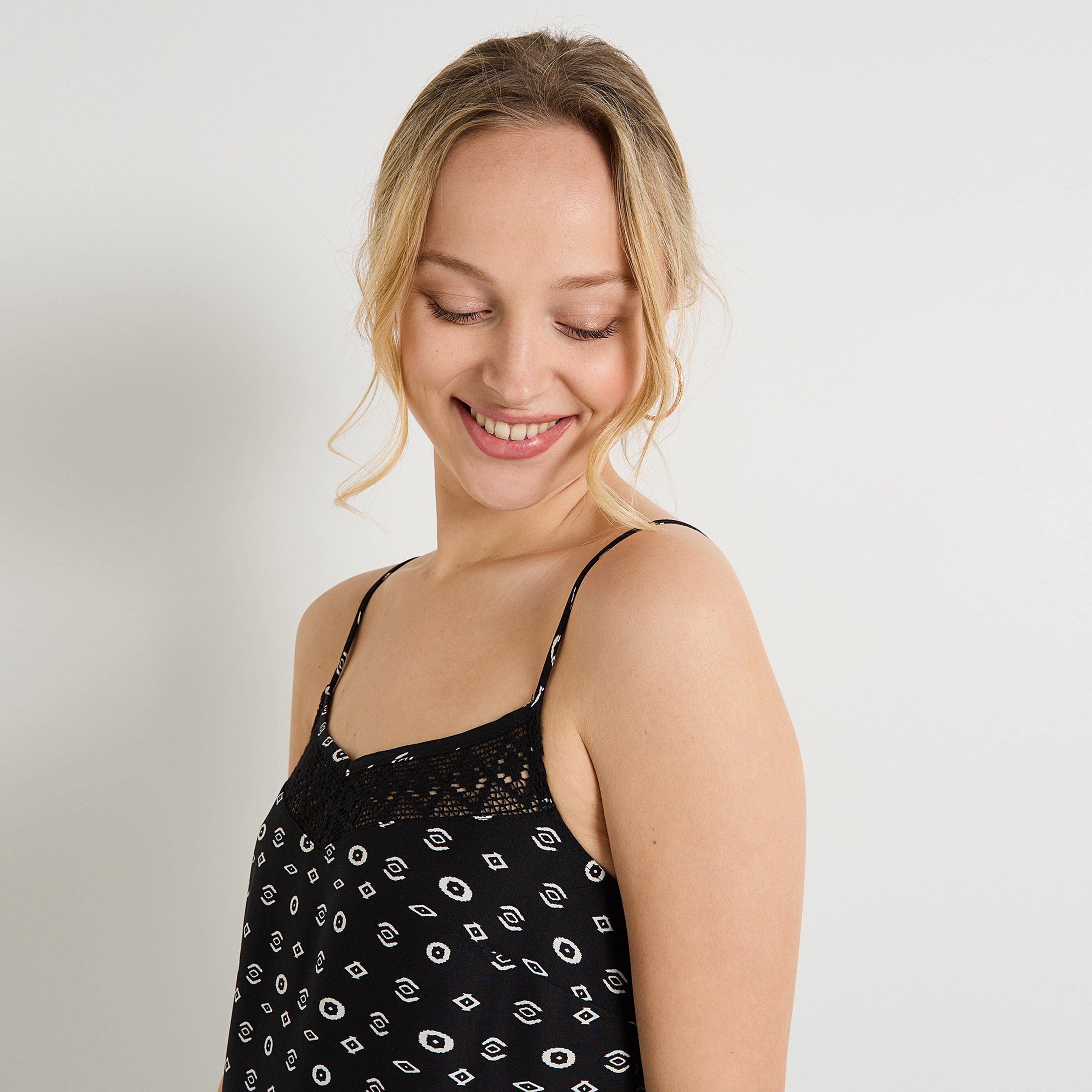 Robe courte imprim&eacute;e &agrave; bretelles