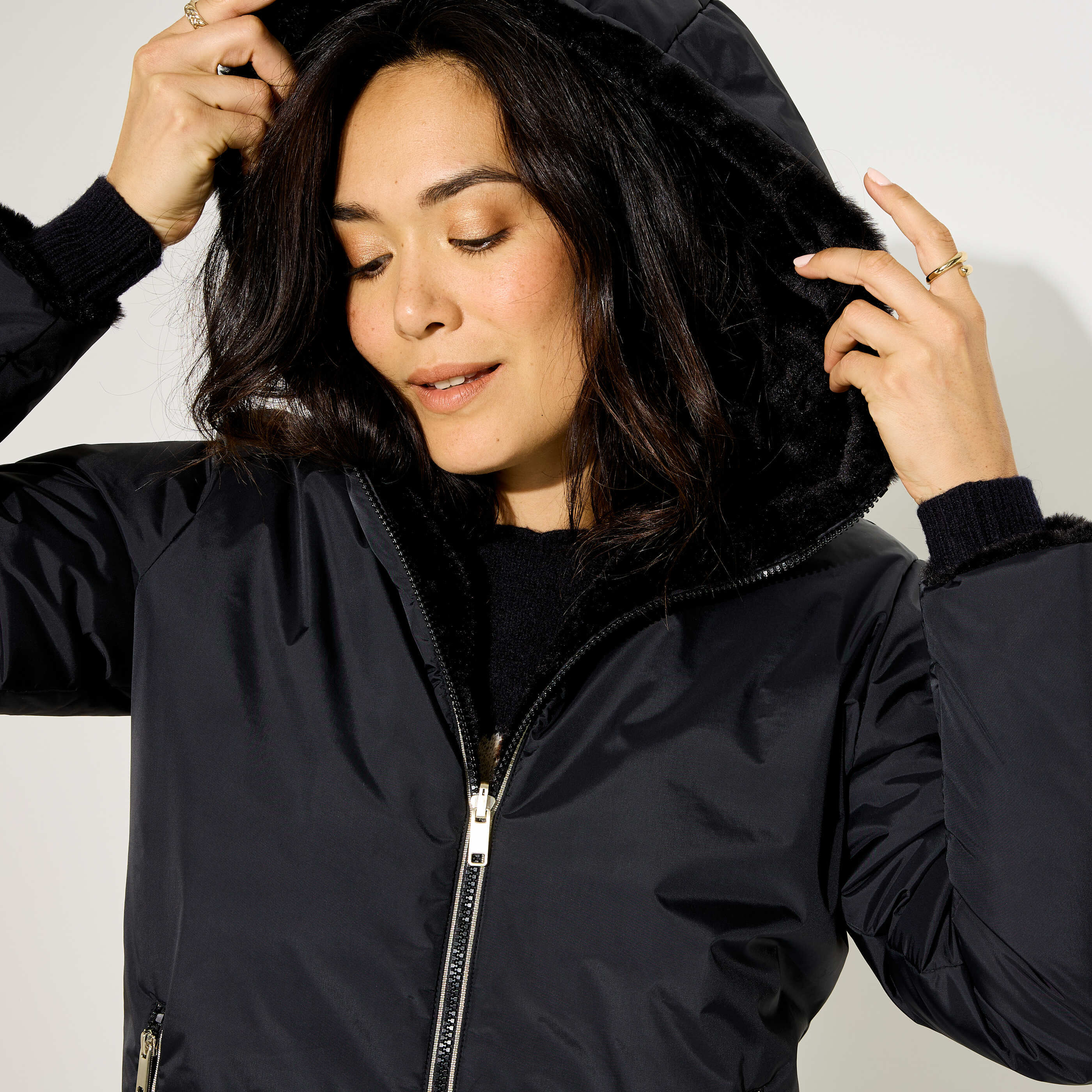 Manteau d'hiver mi-long &agrave; capuche femme