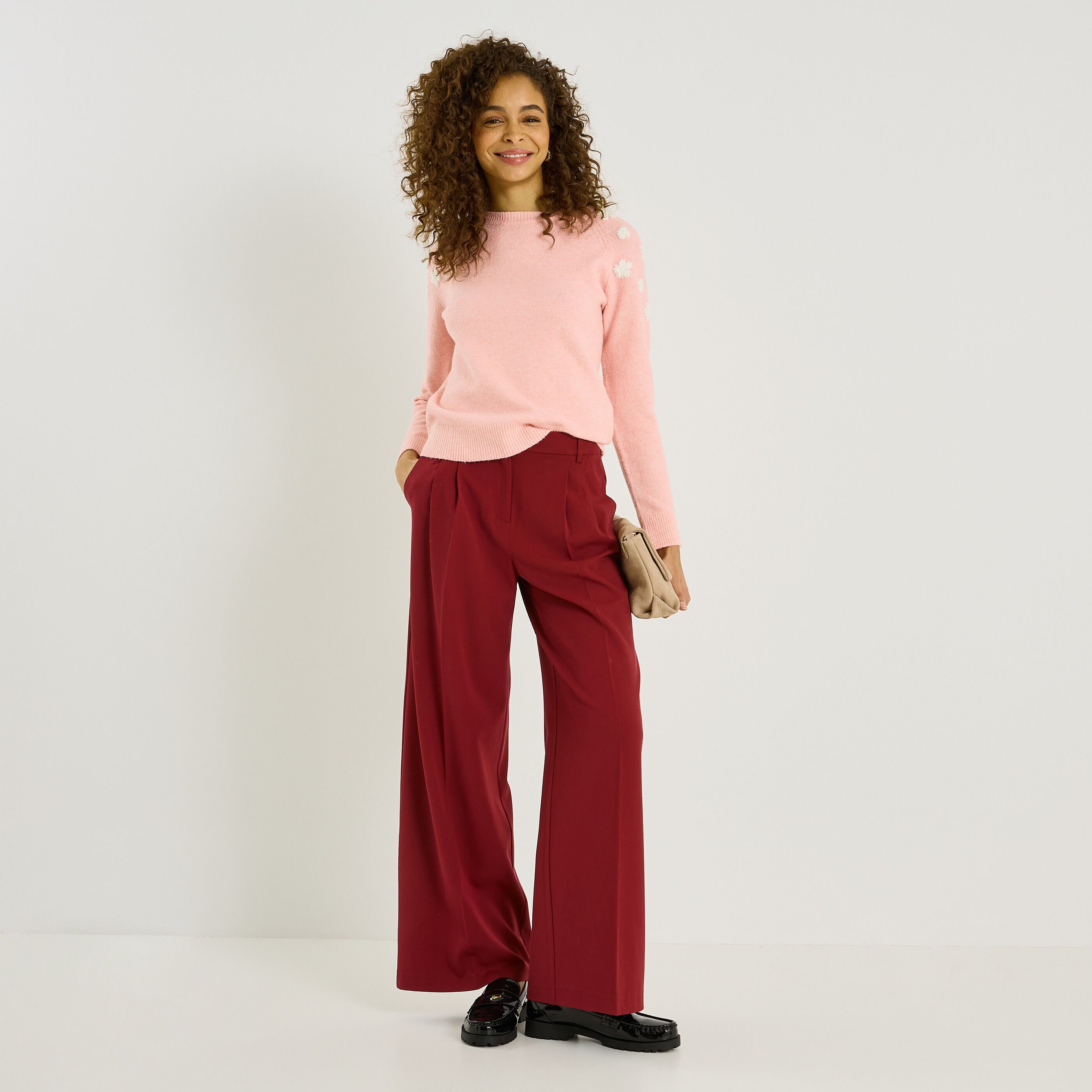 Pull col rond fleurs brod&eacute;es femme