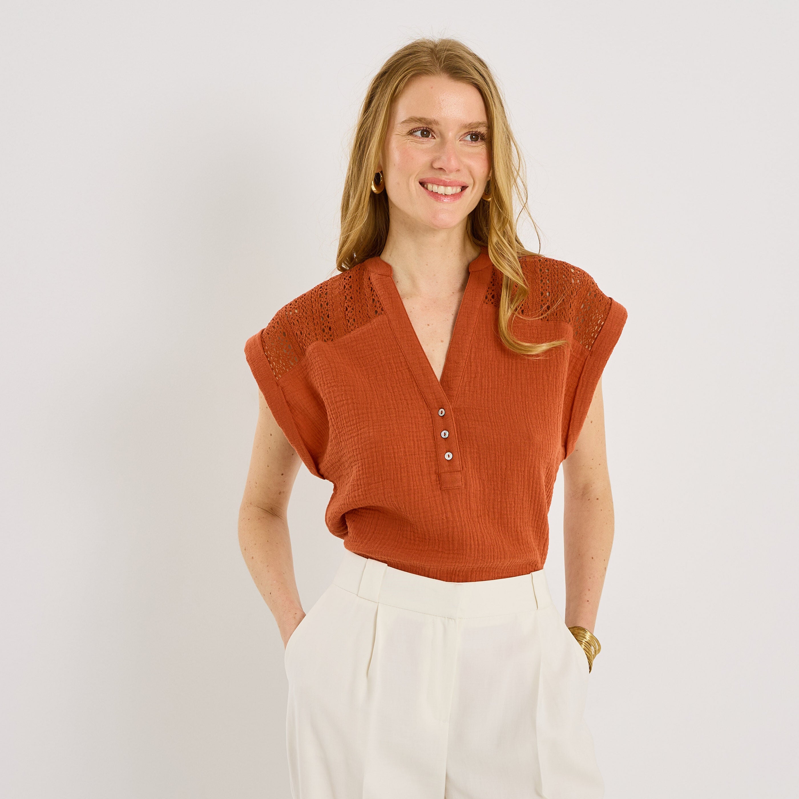 Blouse en gaze de coton &agrave; col V femme