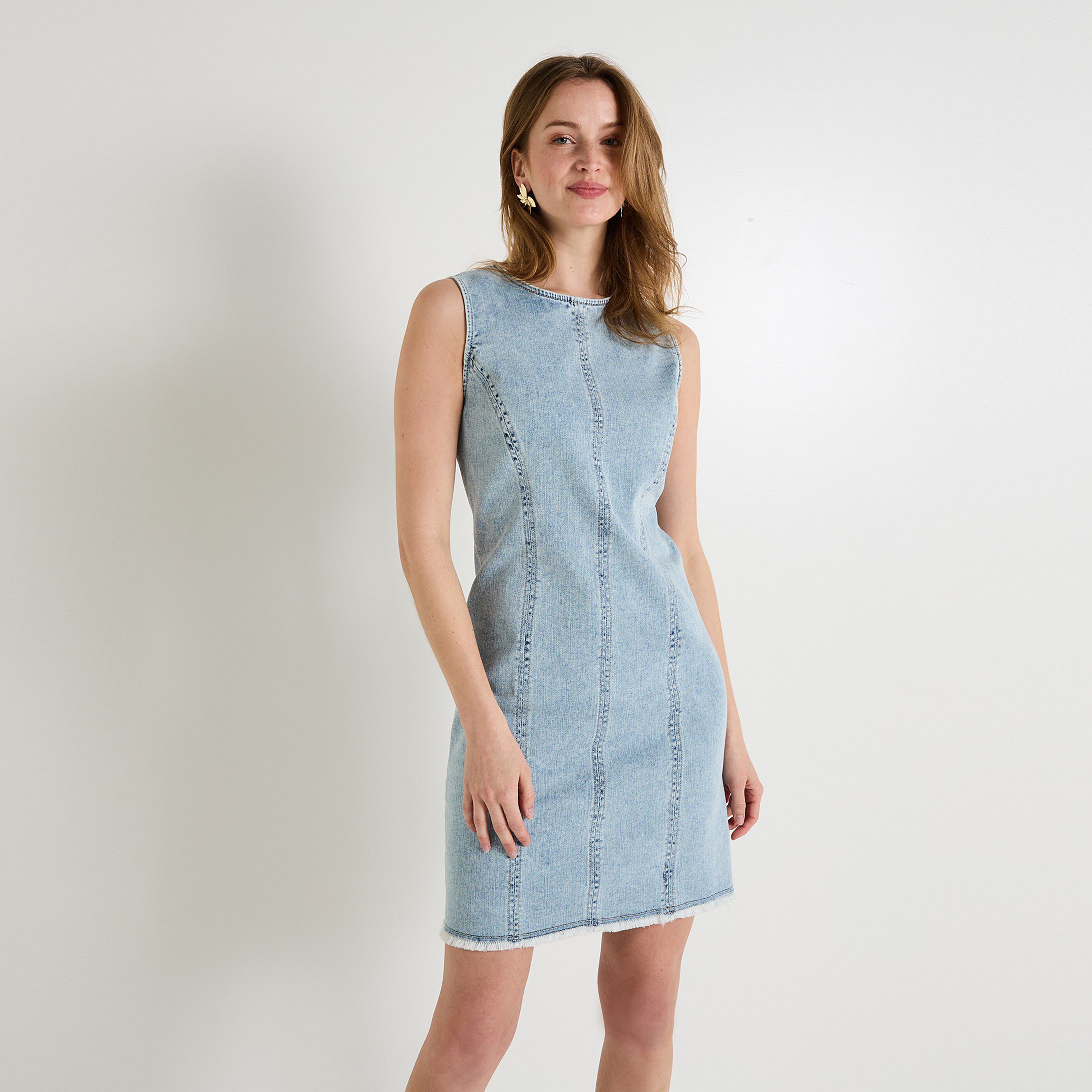 Robe courte ajust&eacute;e en jean