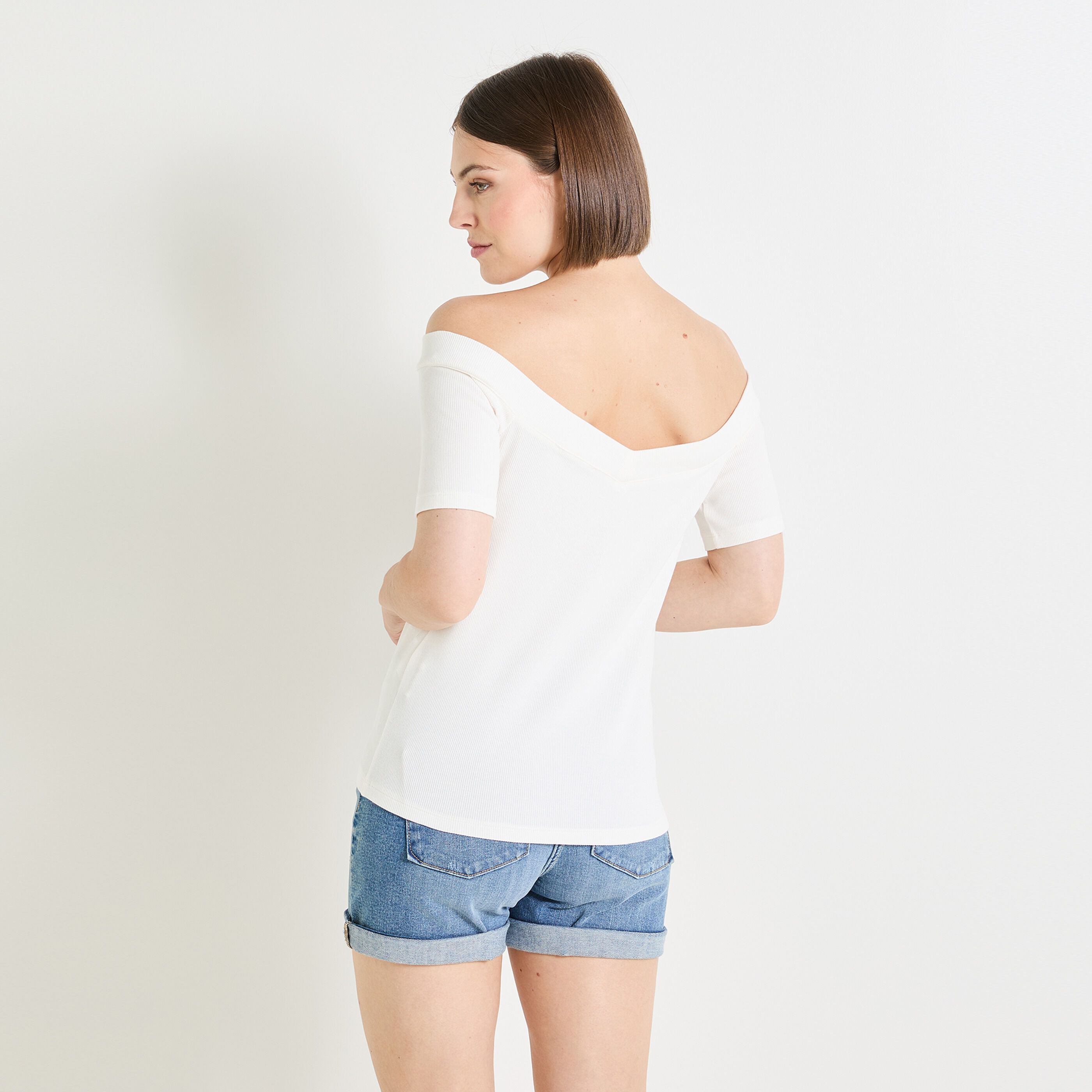 Tshirt &eacute;paules d&eacute;nud&eacute;es femme