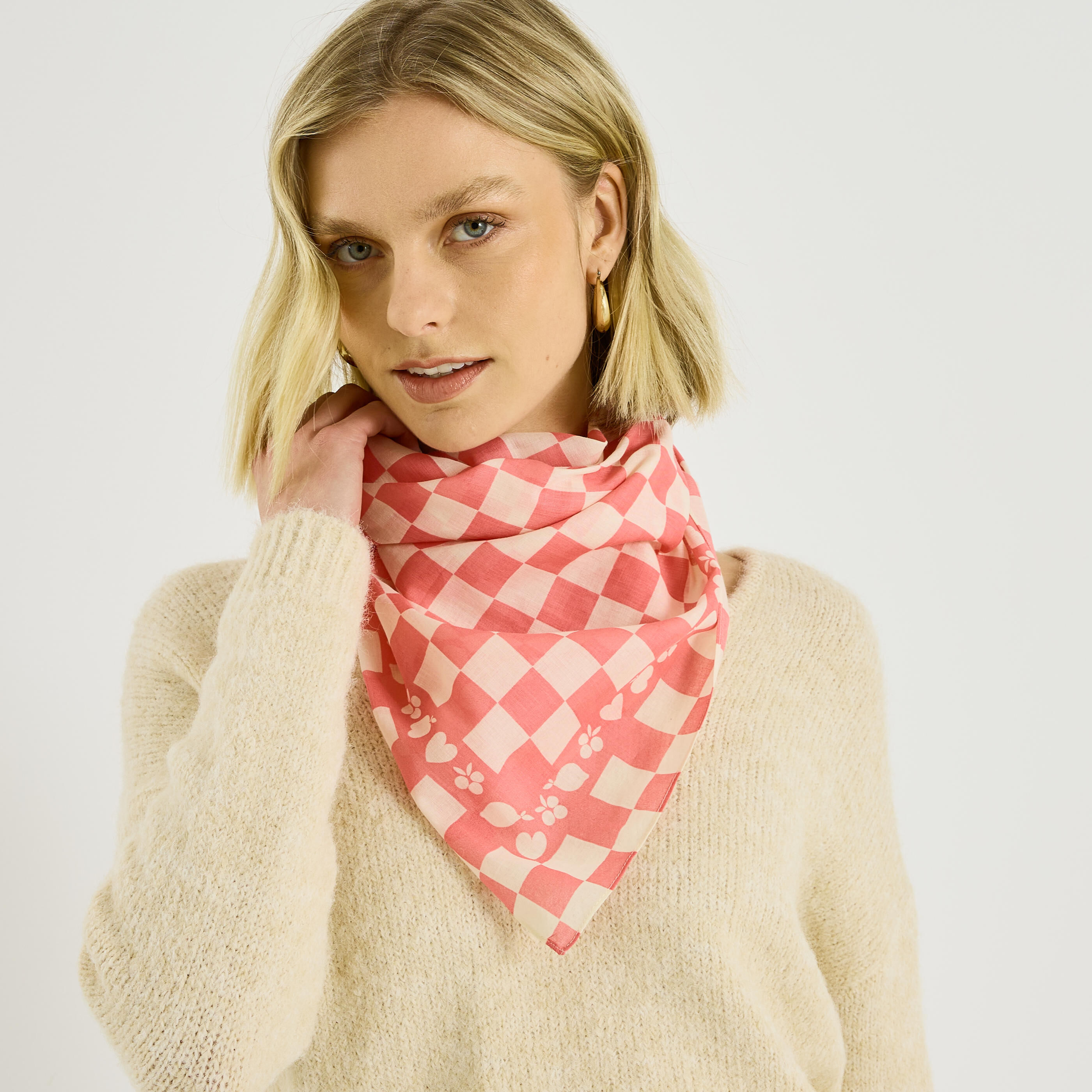 Foulard carr&eacute; &agrave; carreaux femme