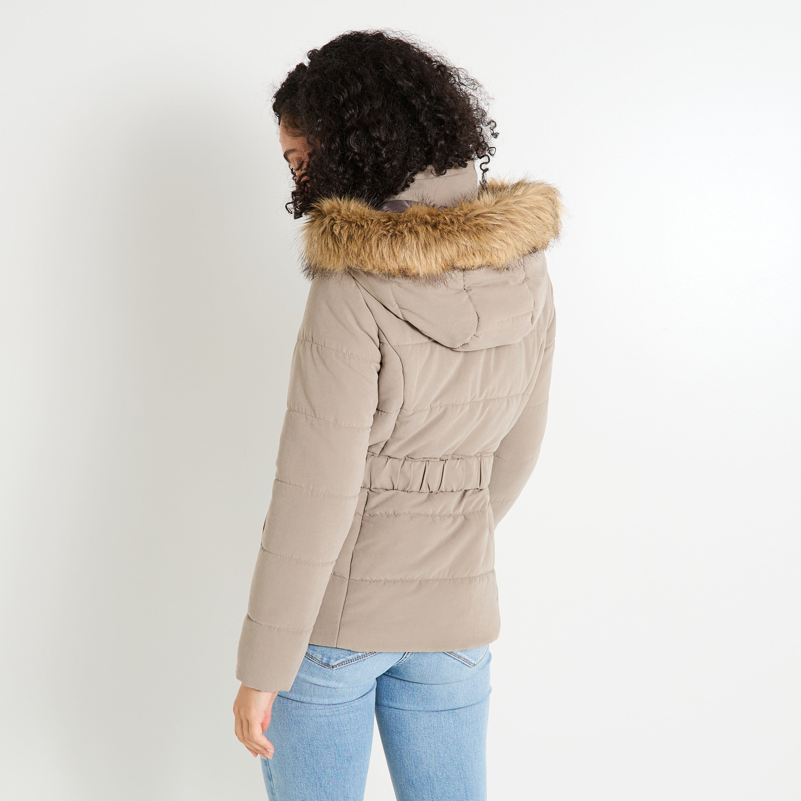 Doudoune courte ceintur&eacute;e femme