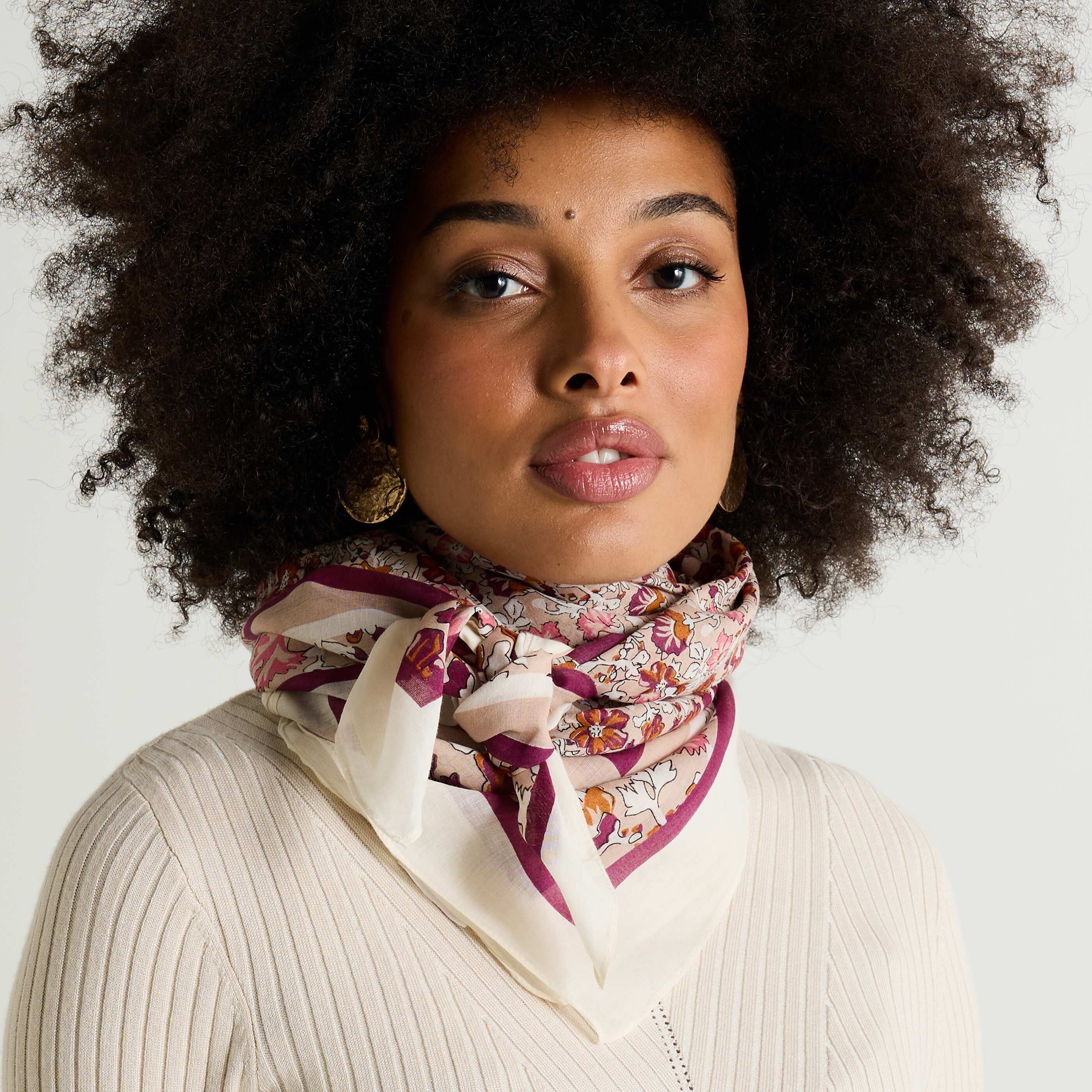 Foulard imprim&eacute; fleuri femme
