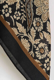 Foulard carré motif fleuri