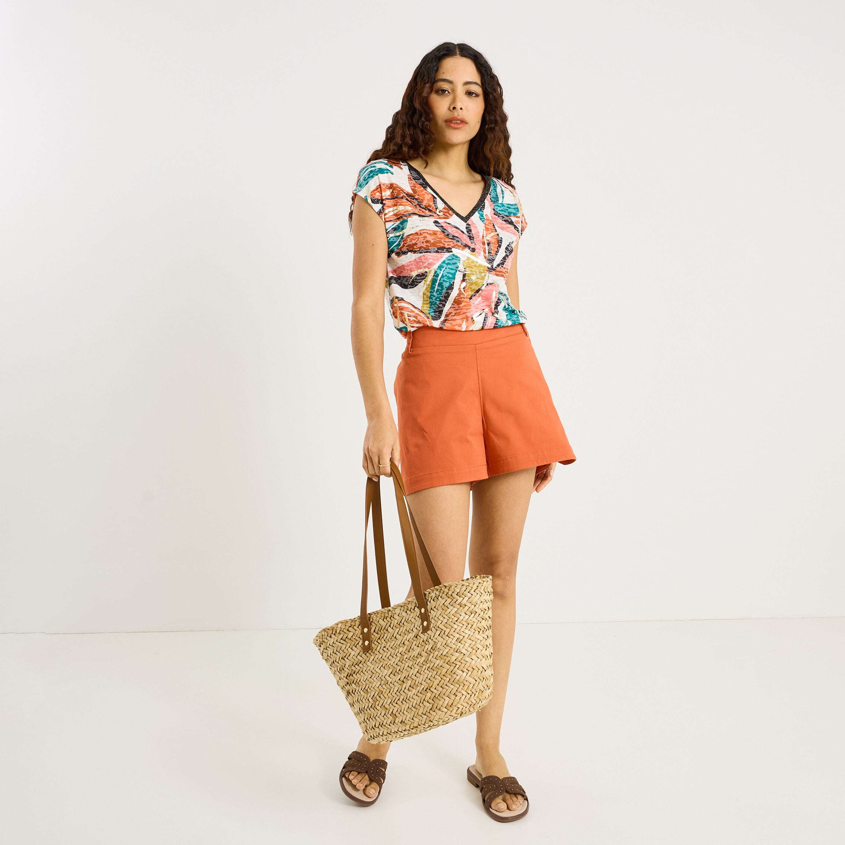 T-shirt col V imprim&eacute; feuillage femme