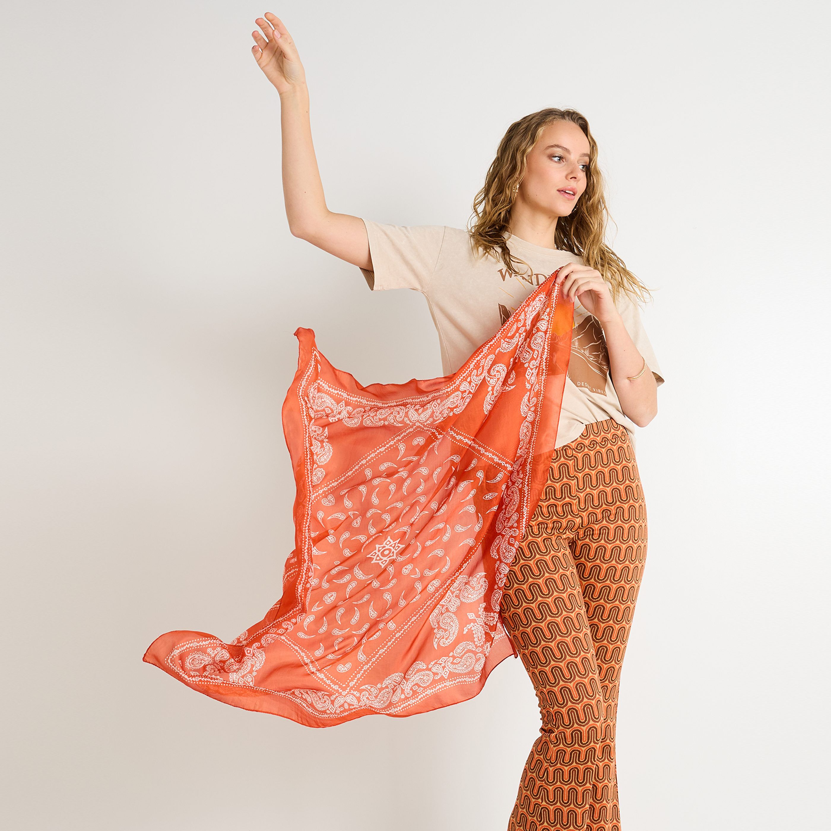 Foulard carr&eacute; en soie femme