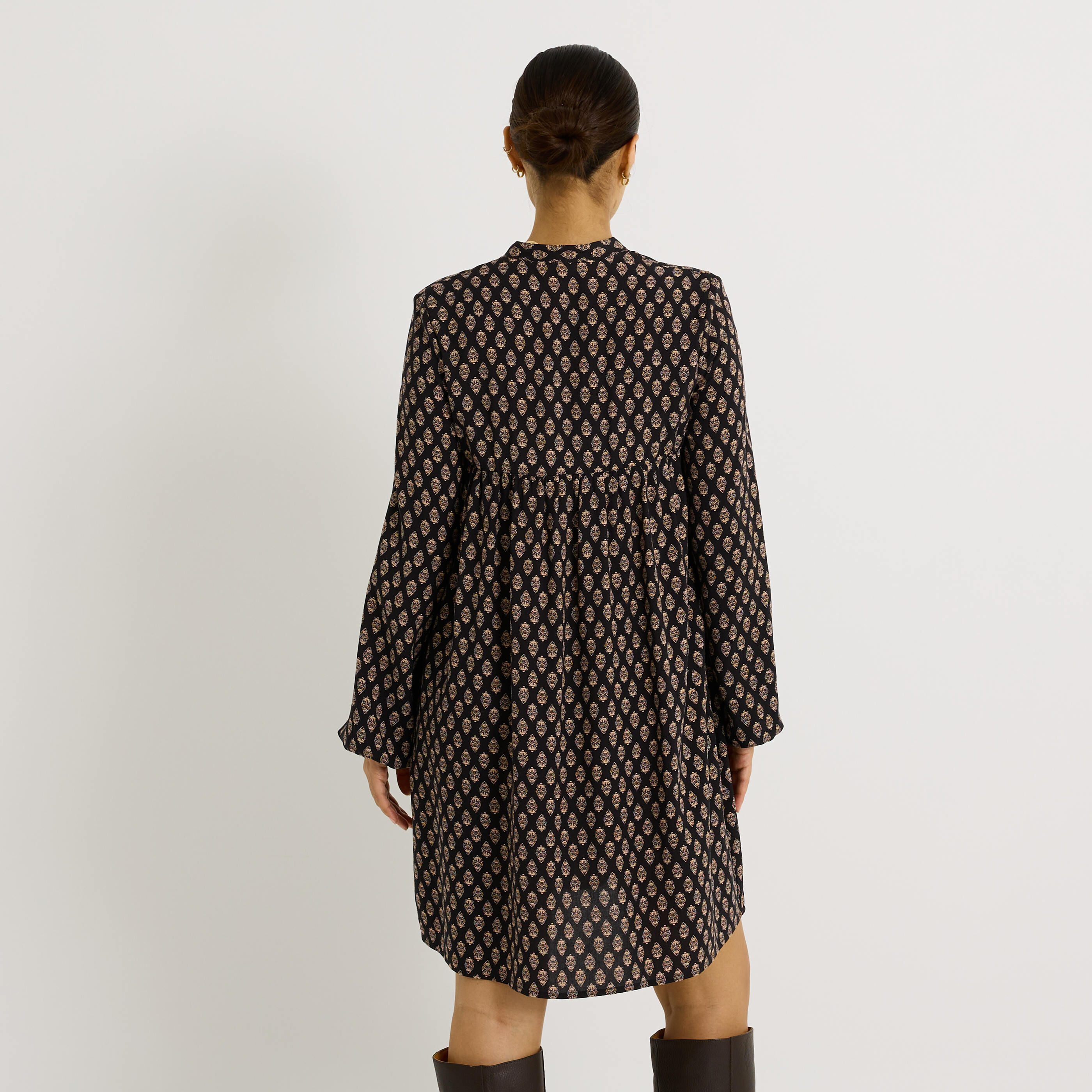 Robe imprim&eacute;e col V 