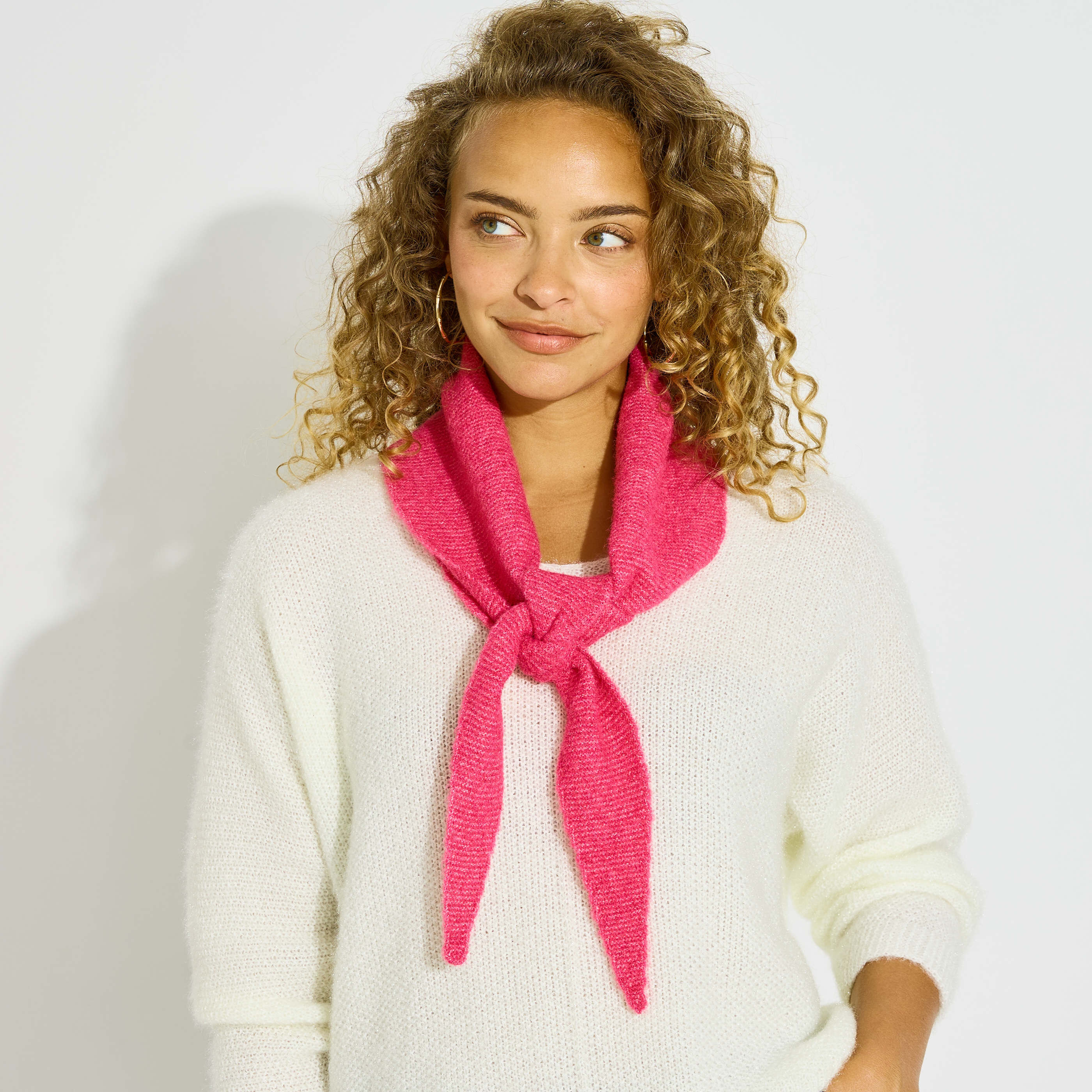 Echarpe forme triangle en maille femme