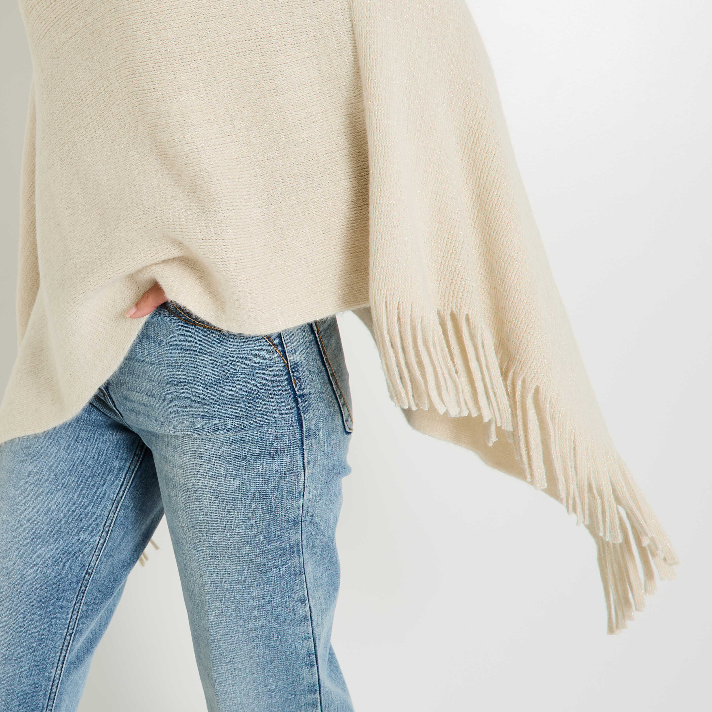 Poncho ferm&eacute; uni femme