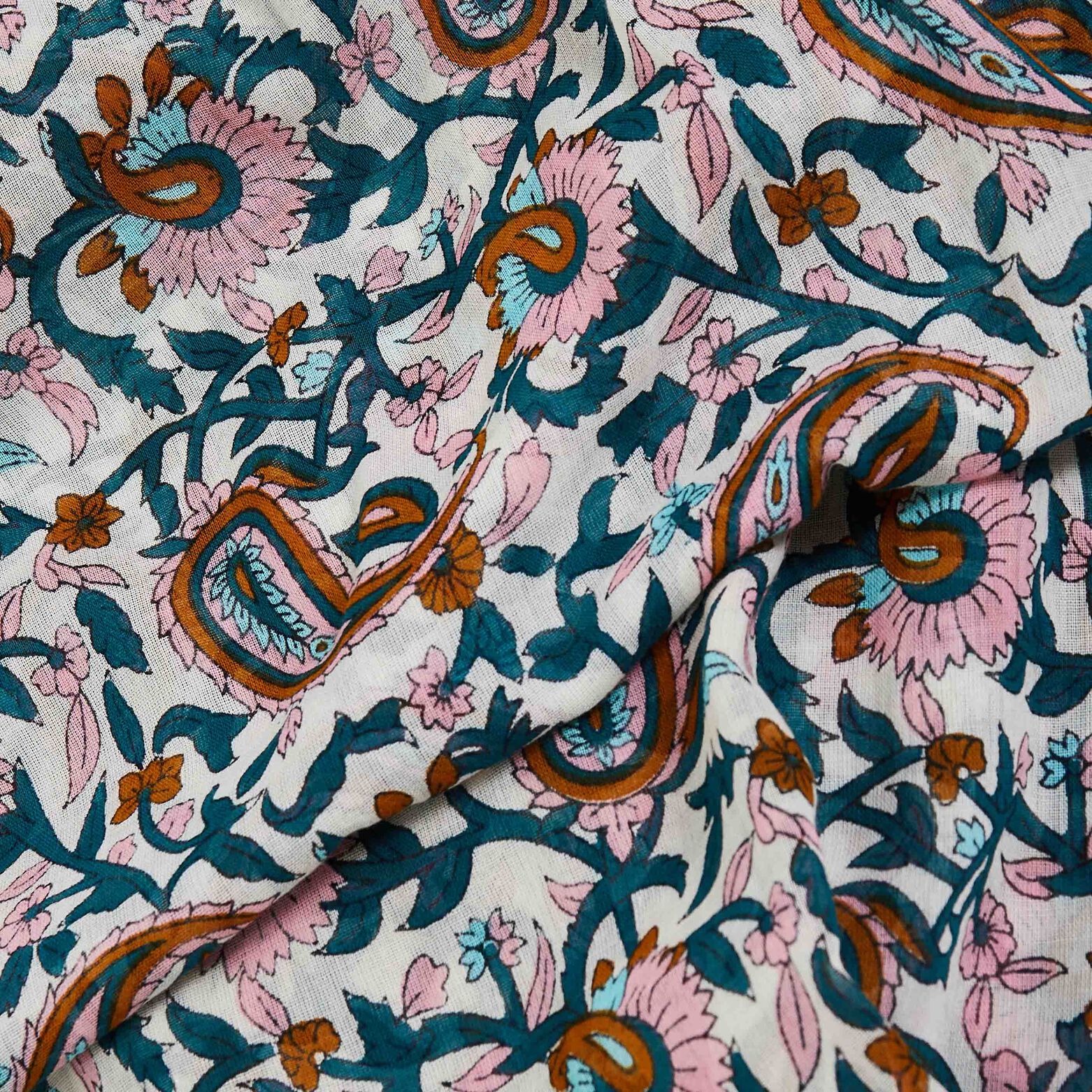 Etole motifs fleuris femme