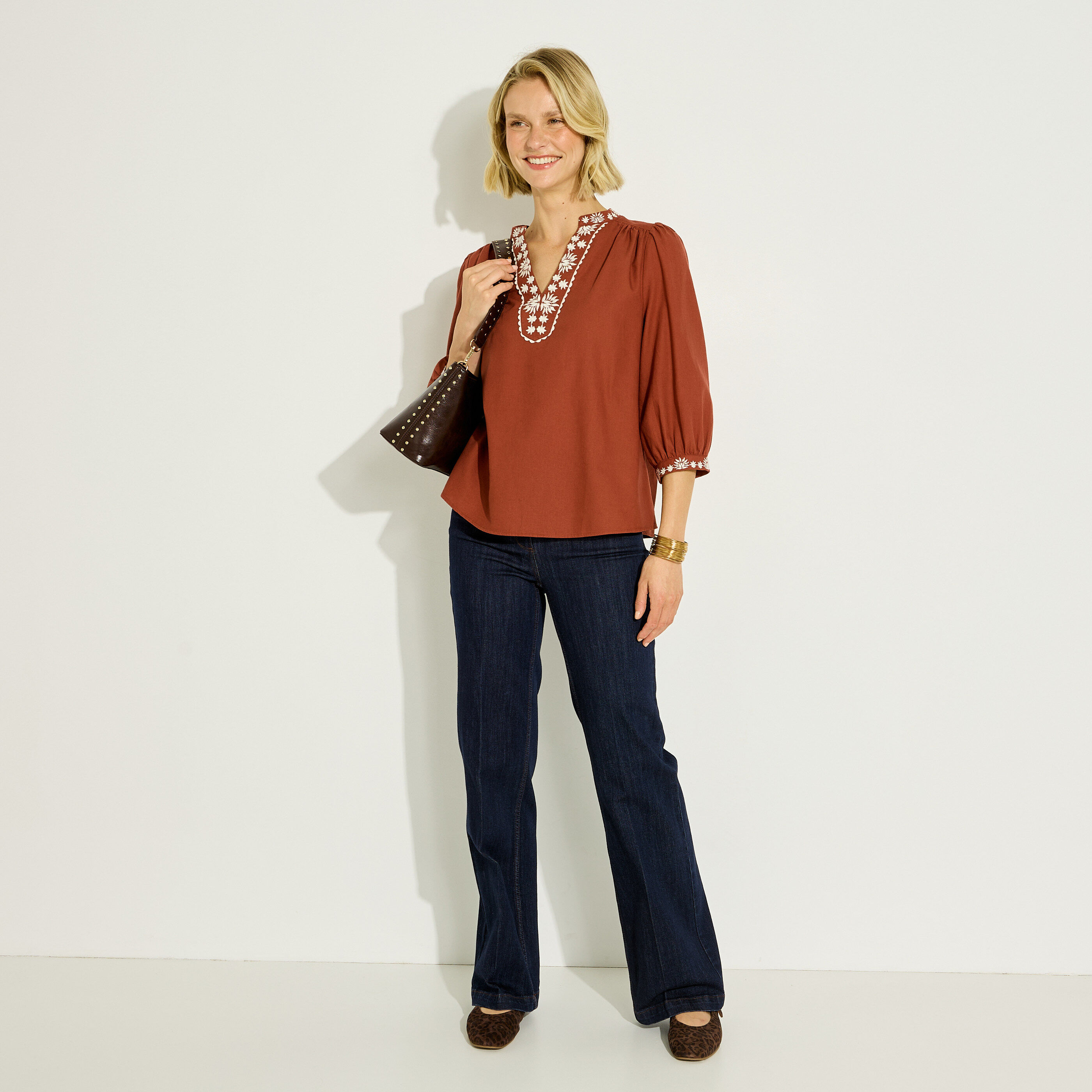 Blouse &agrave; broderies florales femme