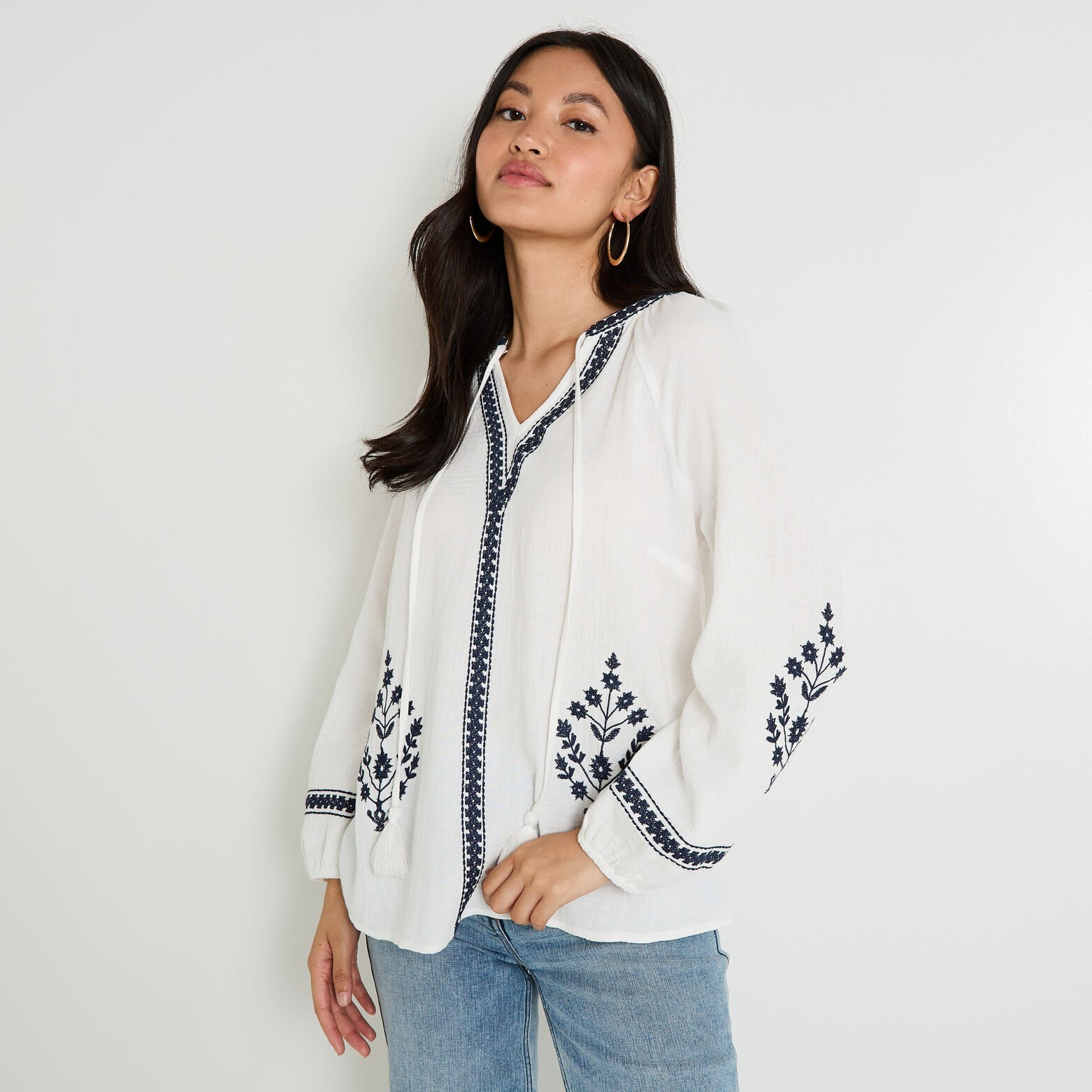 Blouse col V brodée femme