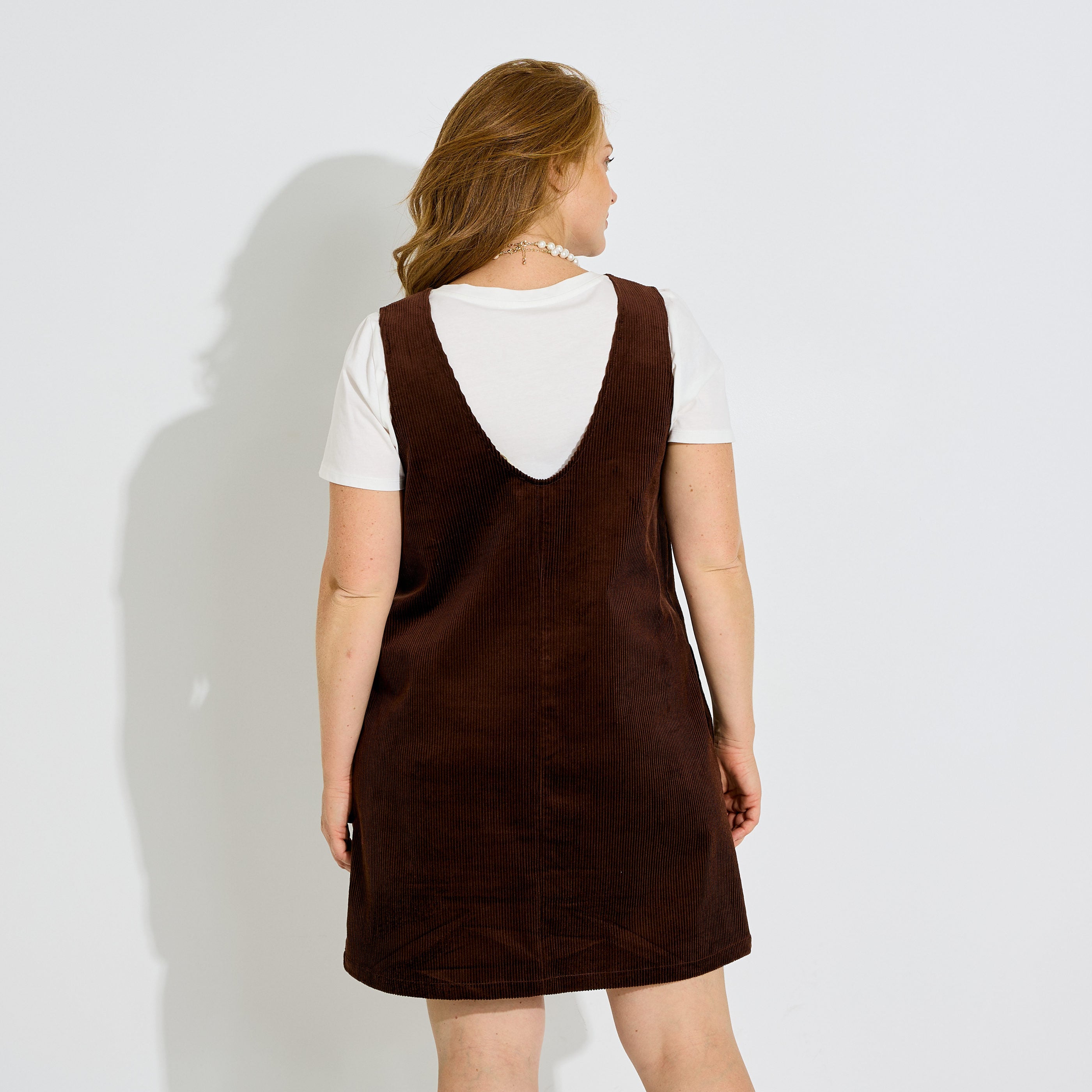Robe chasuble velours c&ocirc;tel&eacute; col V 