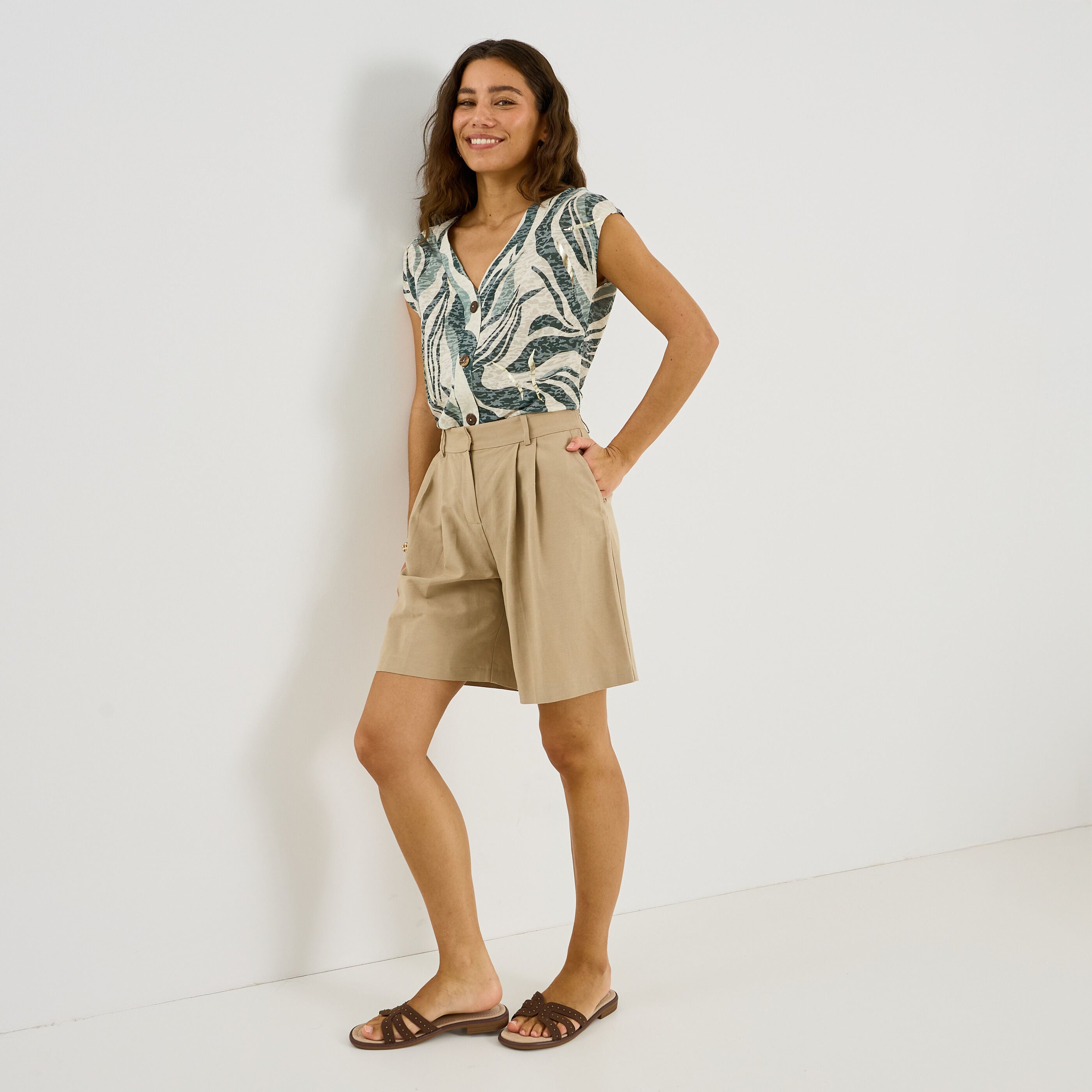 T-shirt boutonn&eacute; col V femme