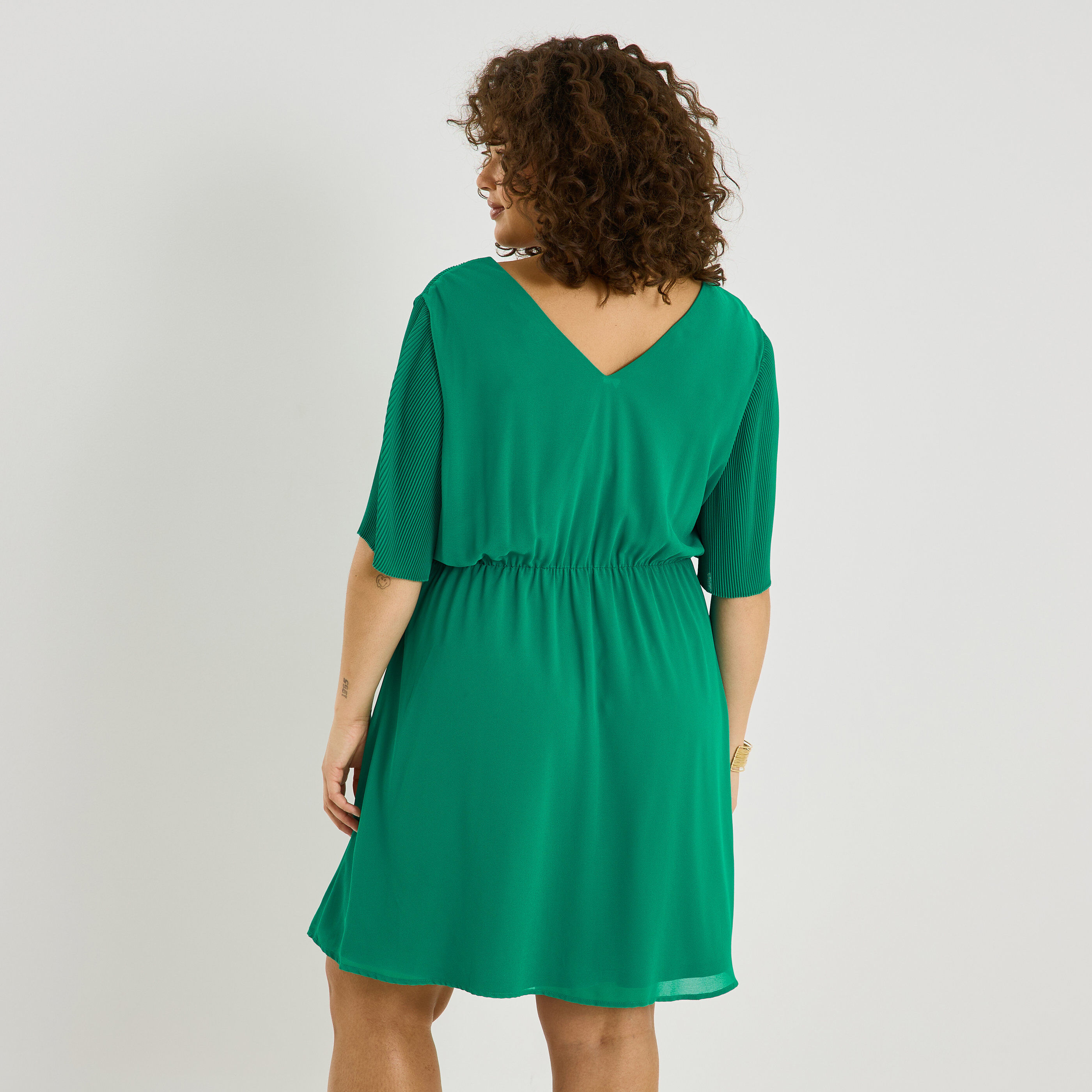 Robe habill&eacute;e unie longueur genou