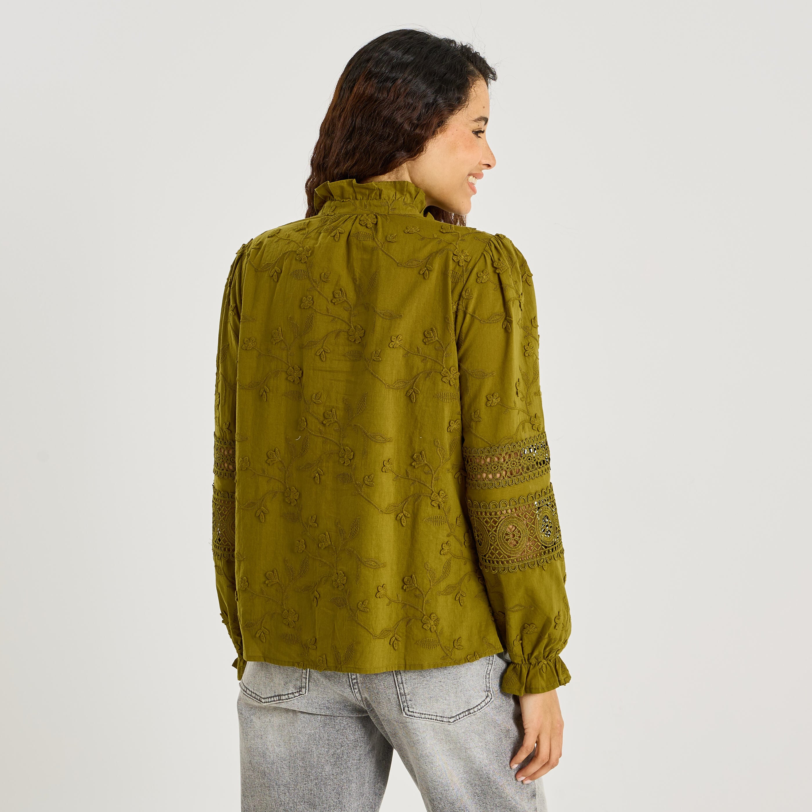 Chemise brod&eacute;e d&eacute;tails ajour&eacute;s femme